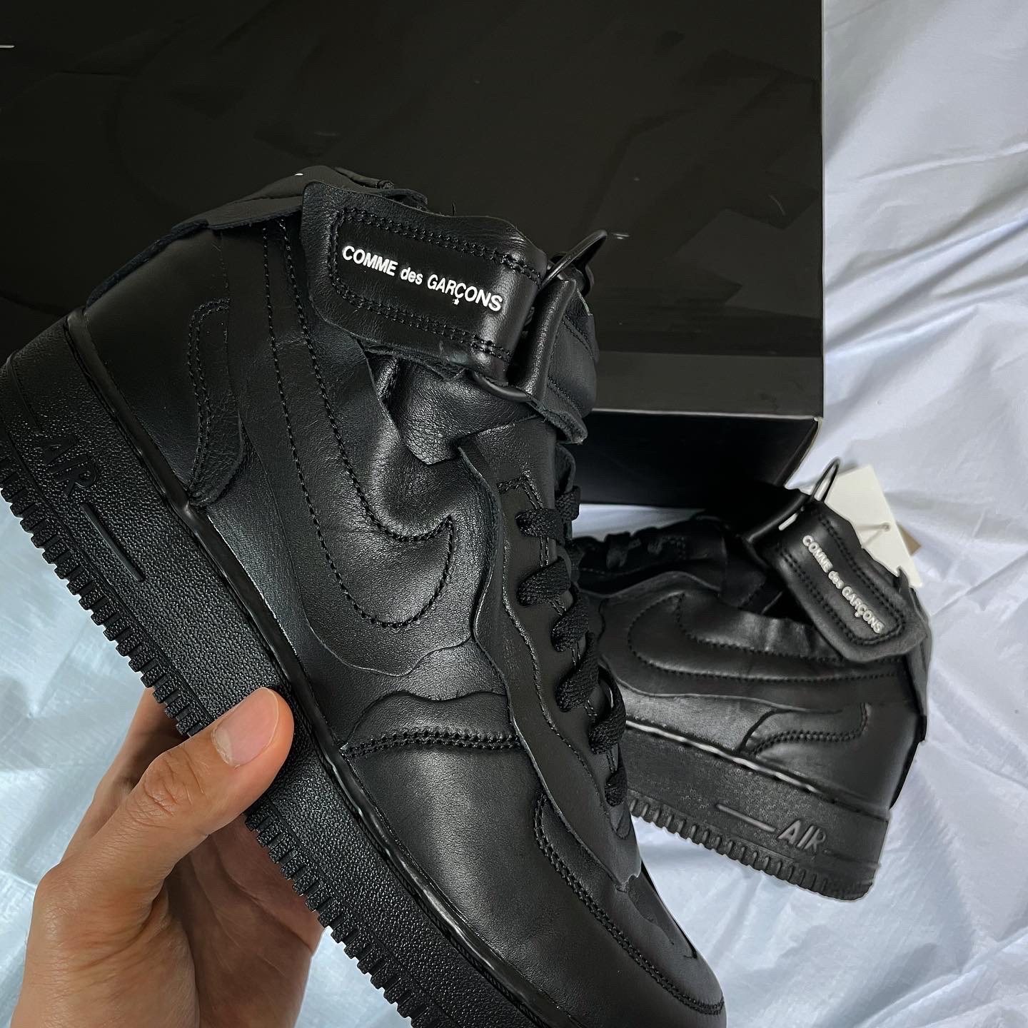 Nike x Comme des Garcons Homme Plus Air Force Mid Black 착용 스타일 - 1