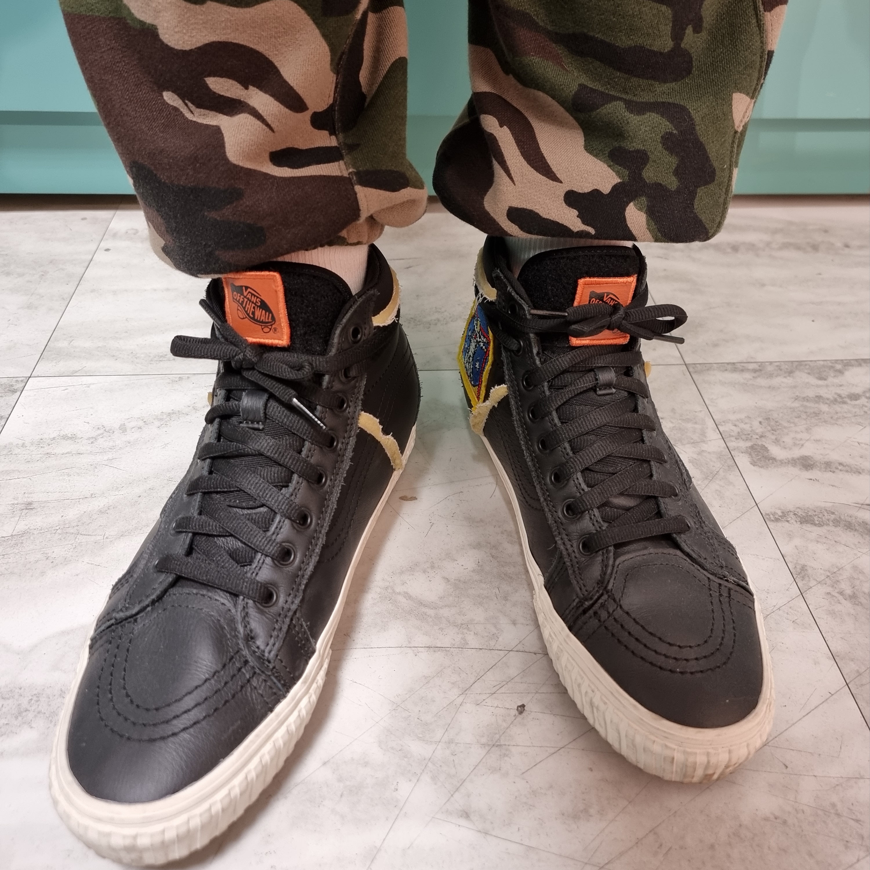 Vans x NASA Sk8-Hi 46 MTE DX Space Voyager Black 착용 스타일 - 4