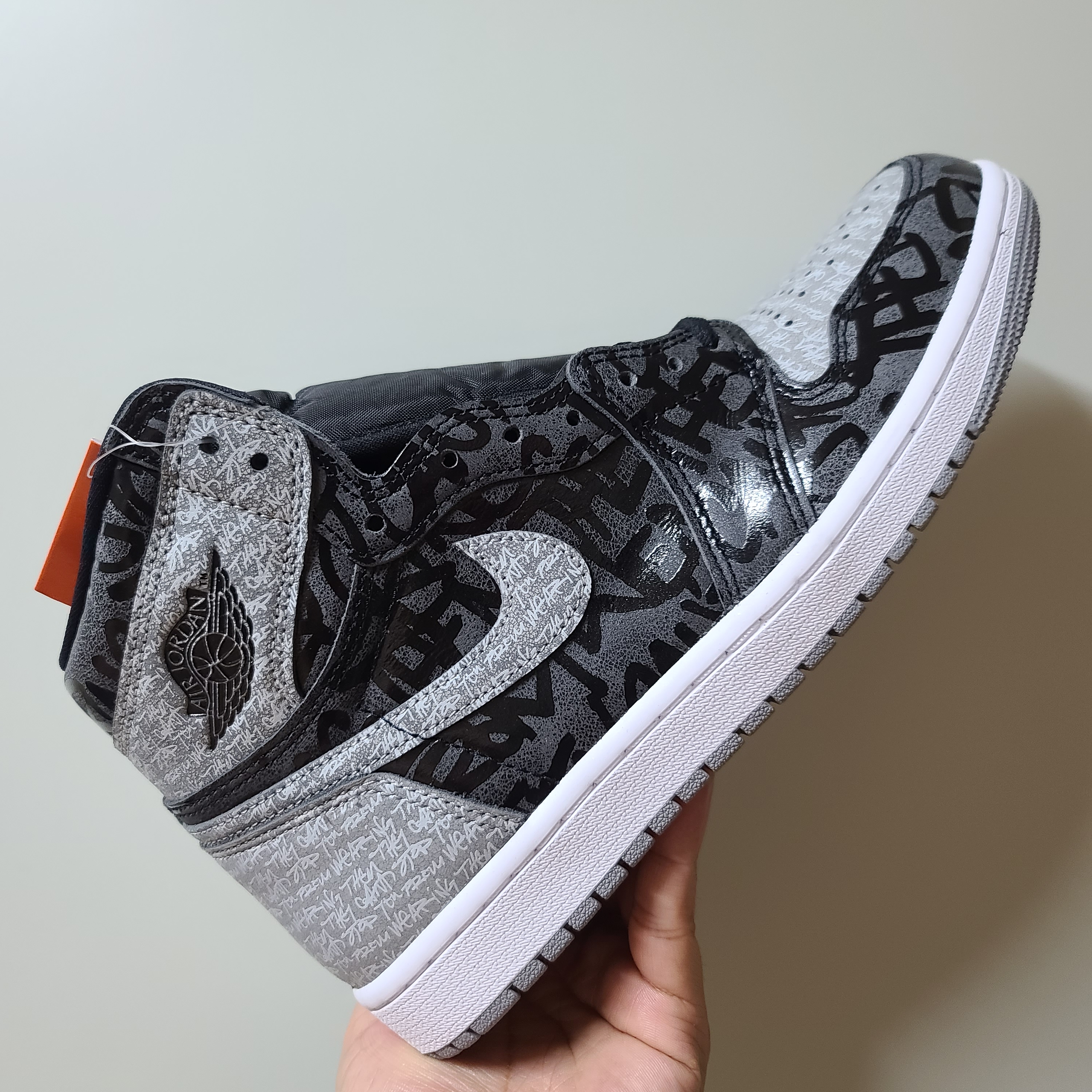 Jordan 1 Retro High OG Rebellionaire 착용 스타일 - 1