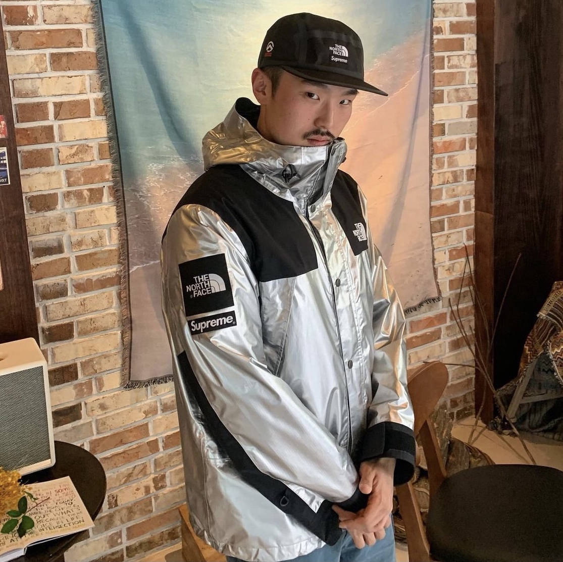 Supreme x The North Face Metallic Mountain Parka Silver - 18SS, Nike x Sean Cliver SB Dunk Low Holiday Special 착용 스타일 - 3