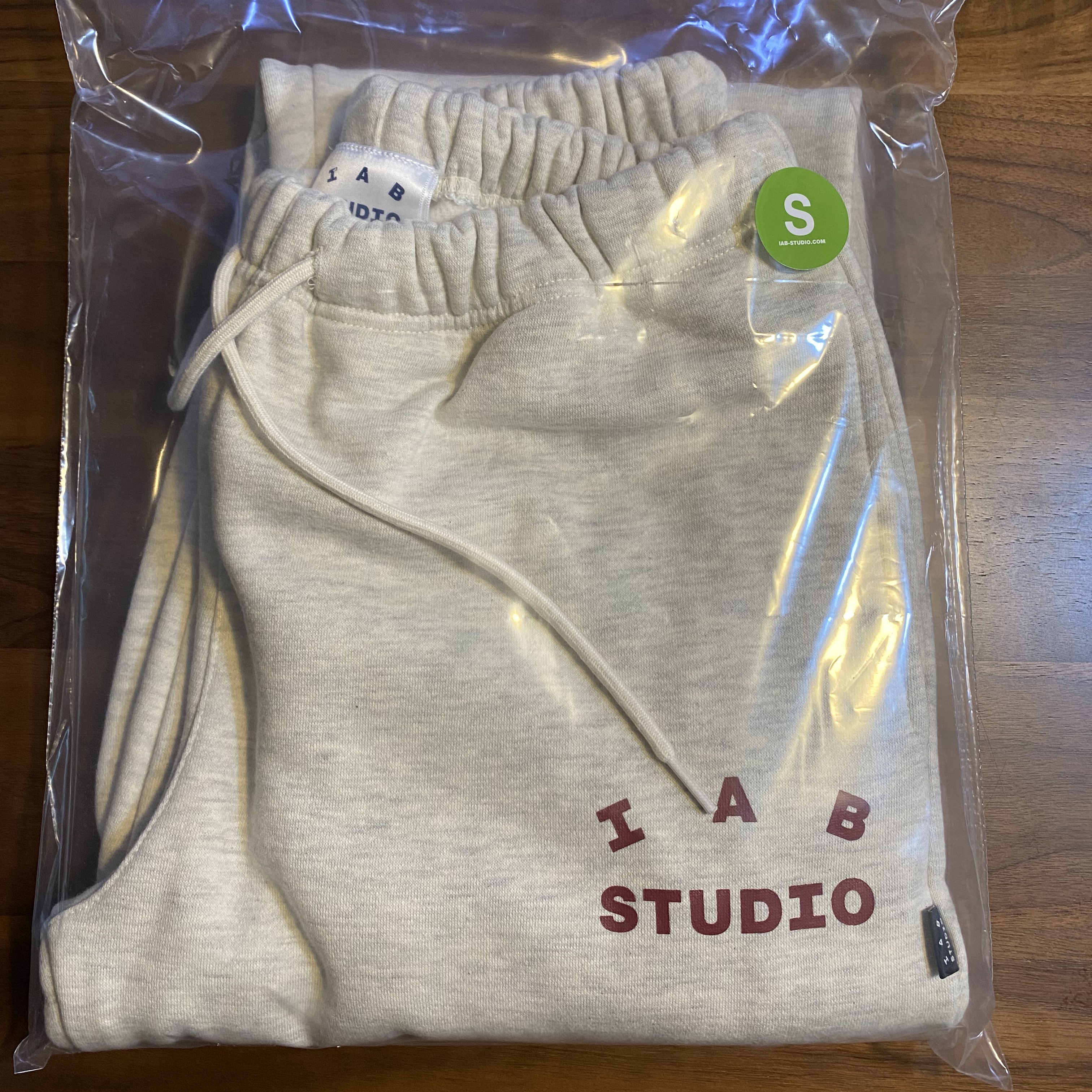 IAB Studio Sweatpants Oatmeal Burgundy - 22SS 착용 스타일