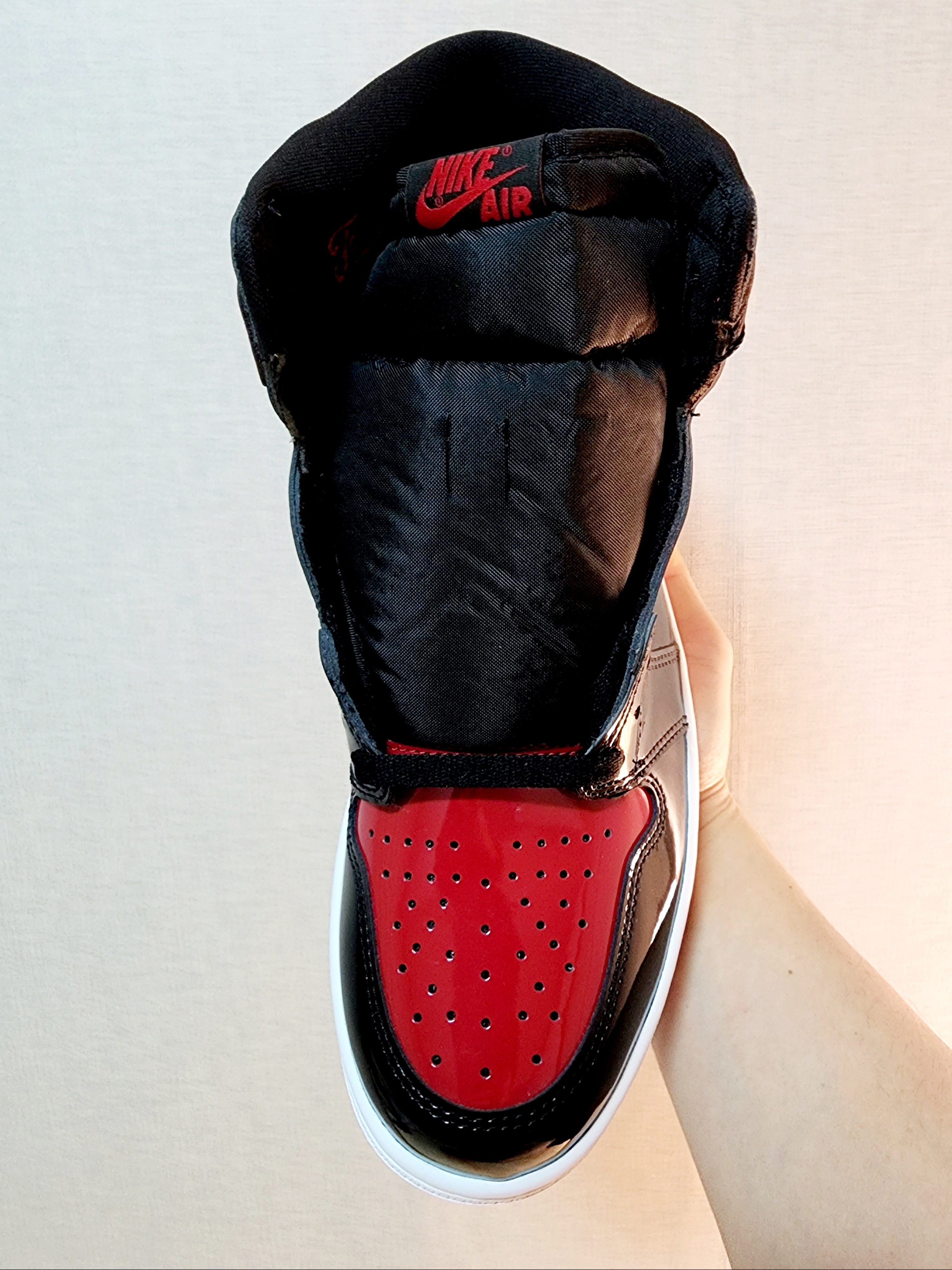 Jordan 1 Retro High OG Patent Bred 착용 스타일 - 3