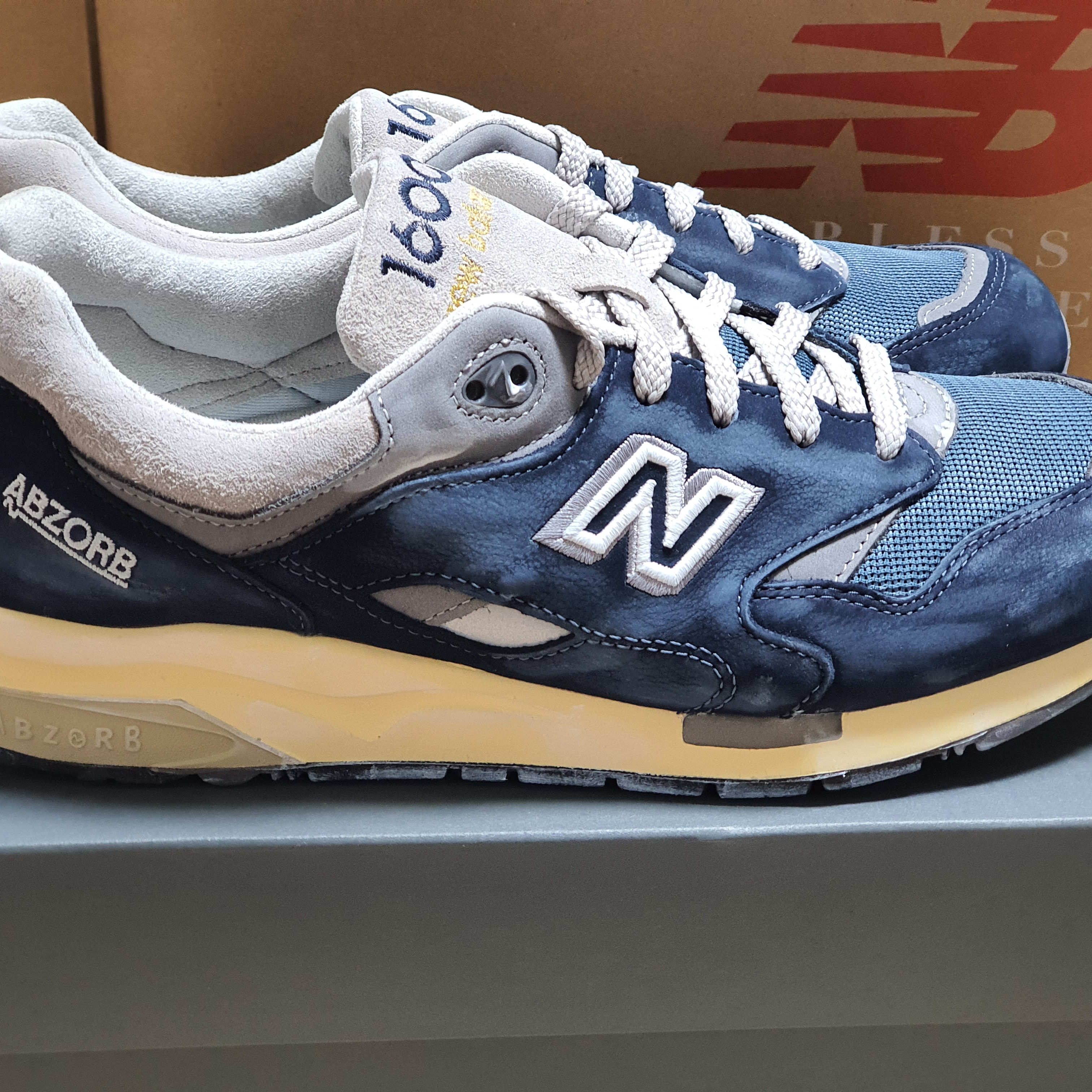 New Balance 1600 Premium Vintage Navy 착용 스타일 - 3