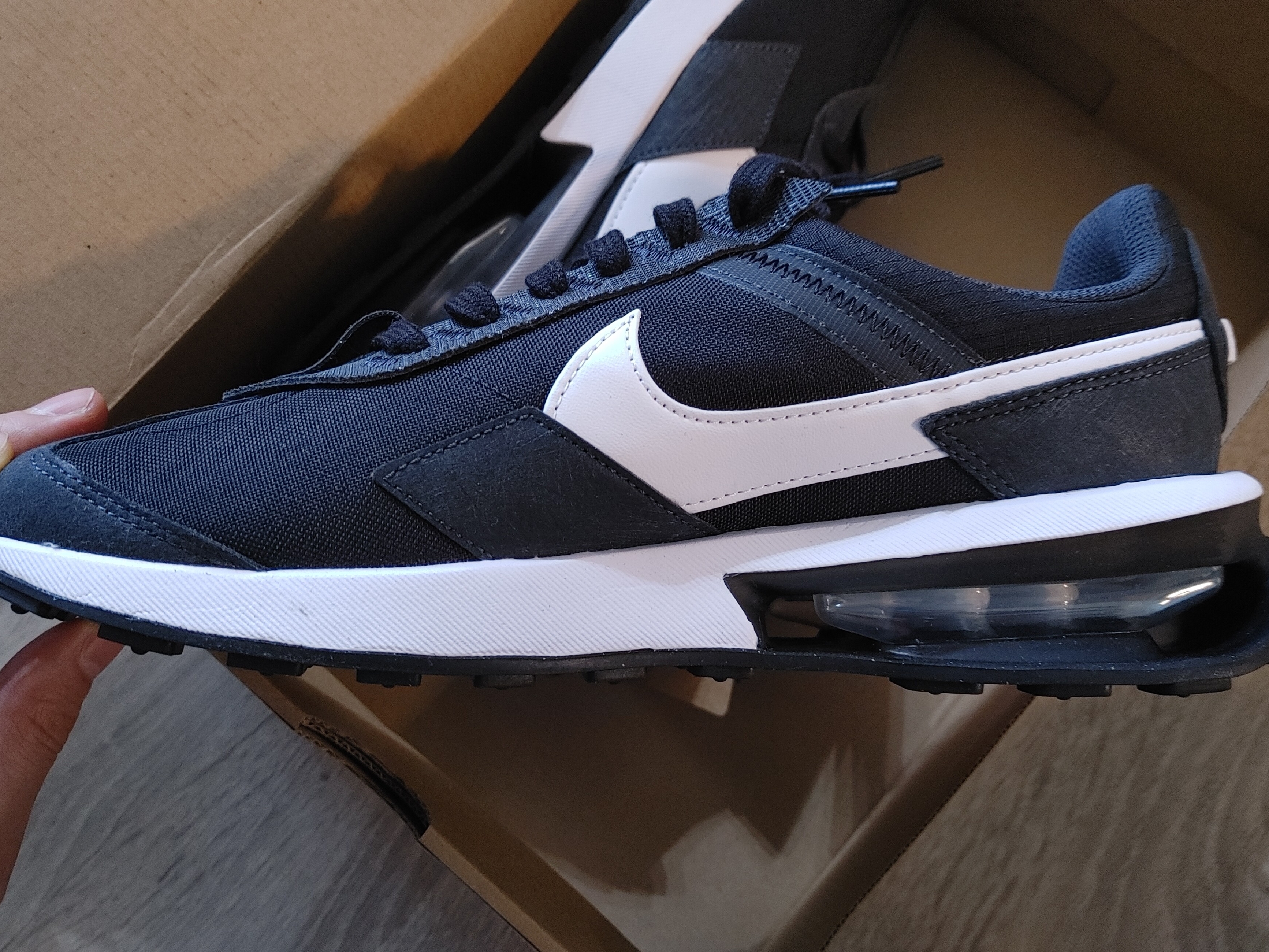 Nike Air Max Pre-Day Black Anthracite 착용 스타일 - 2