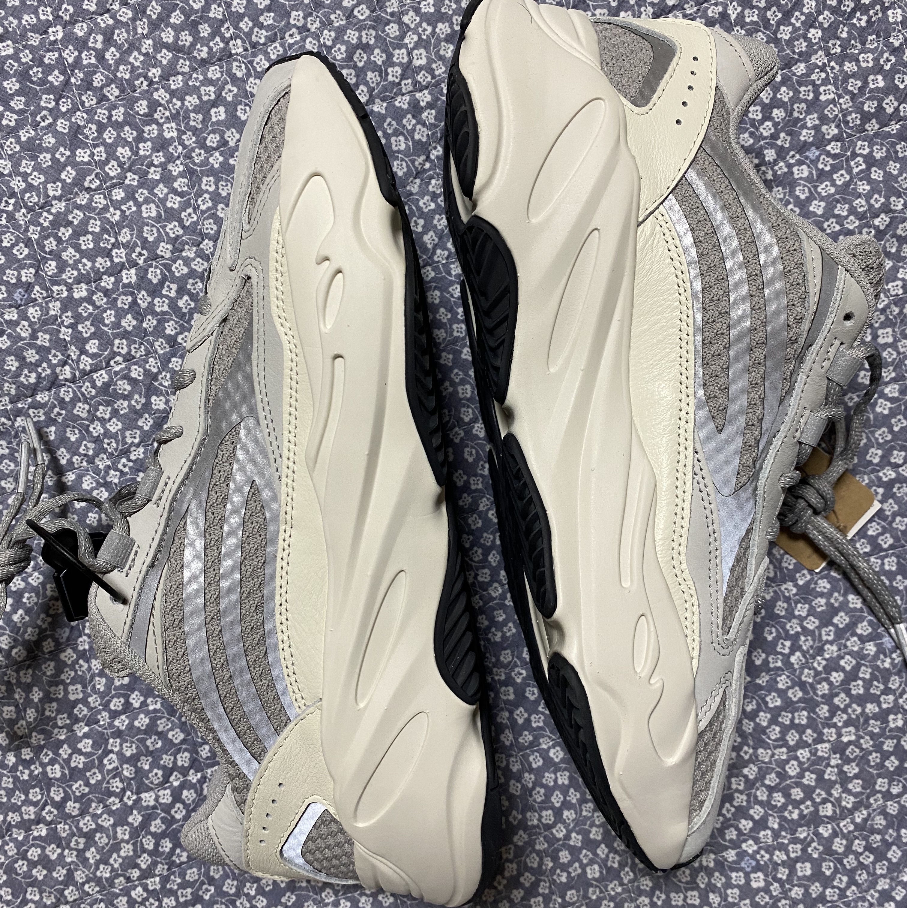 Adidas Yeezy Boost 700 V2 Static 2022 착용 스타일