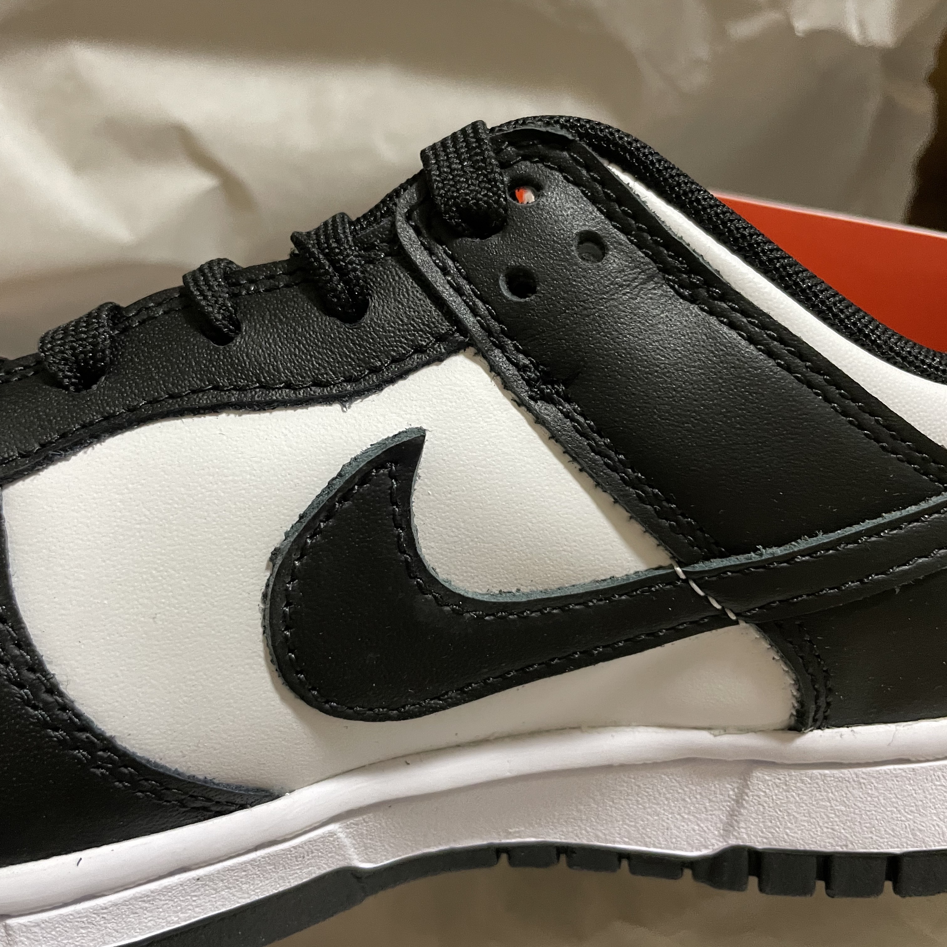 Nike Dunk Low Retro Black 착용 스타일 - 2
