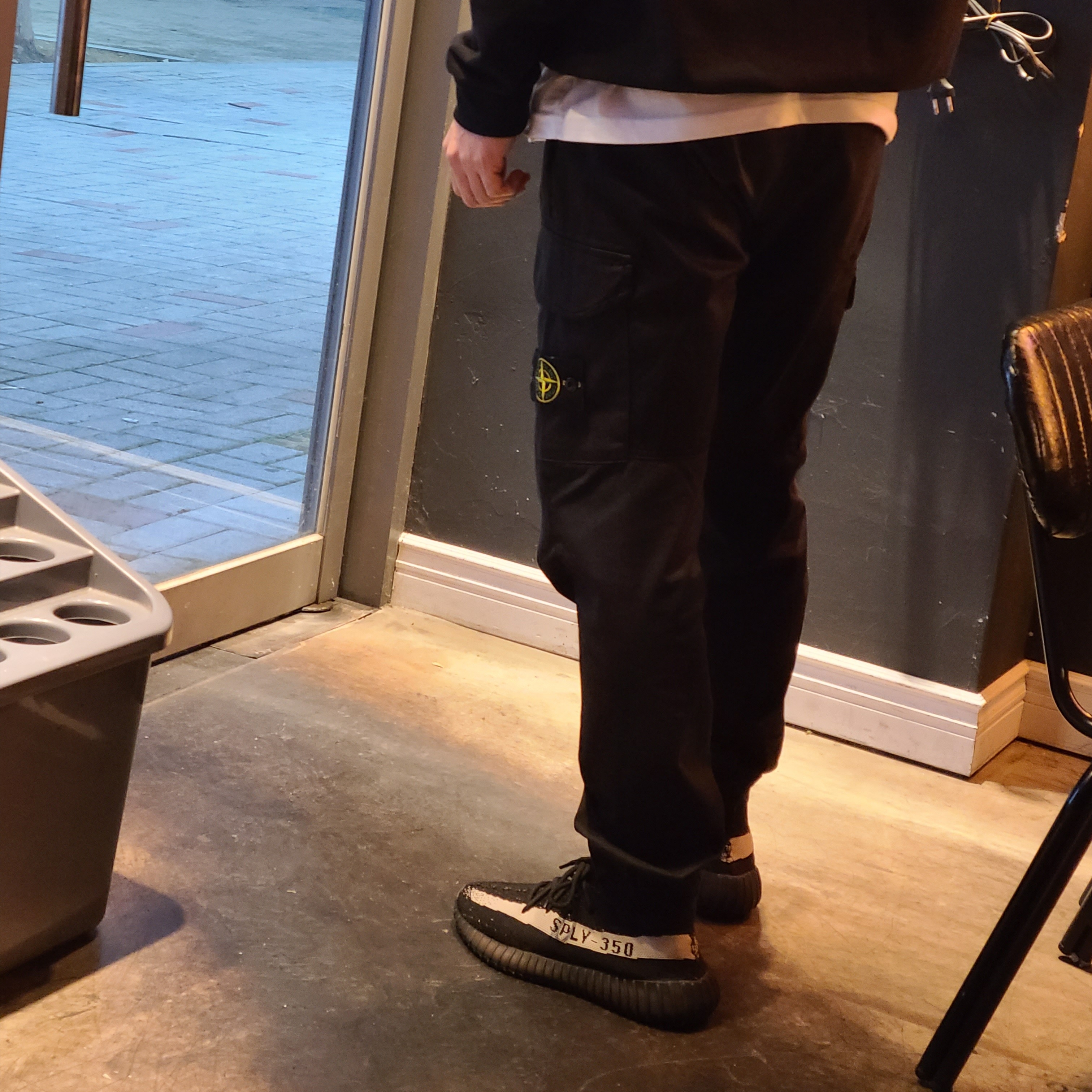 Adidas Yeezy Boost 350 V2 Core Black White 2022 착용 스타일
