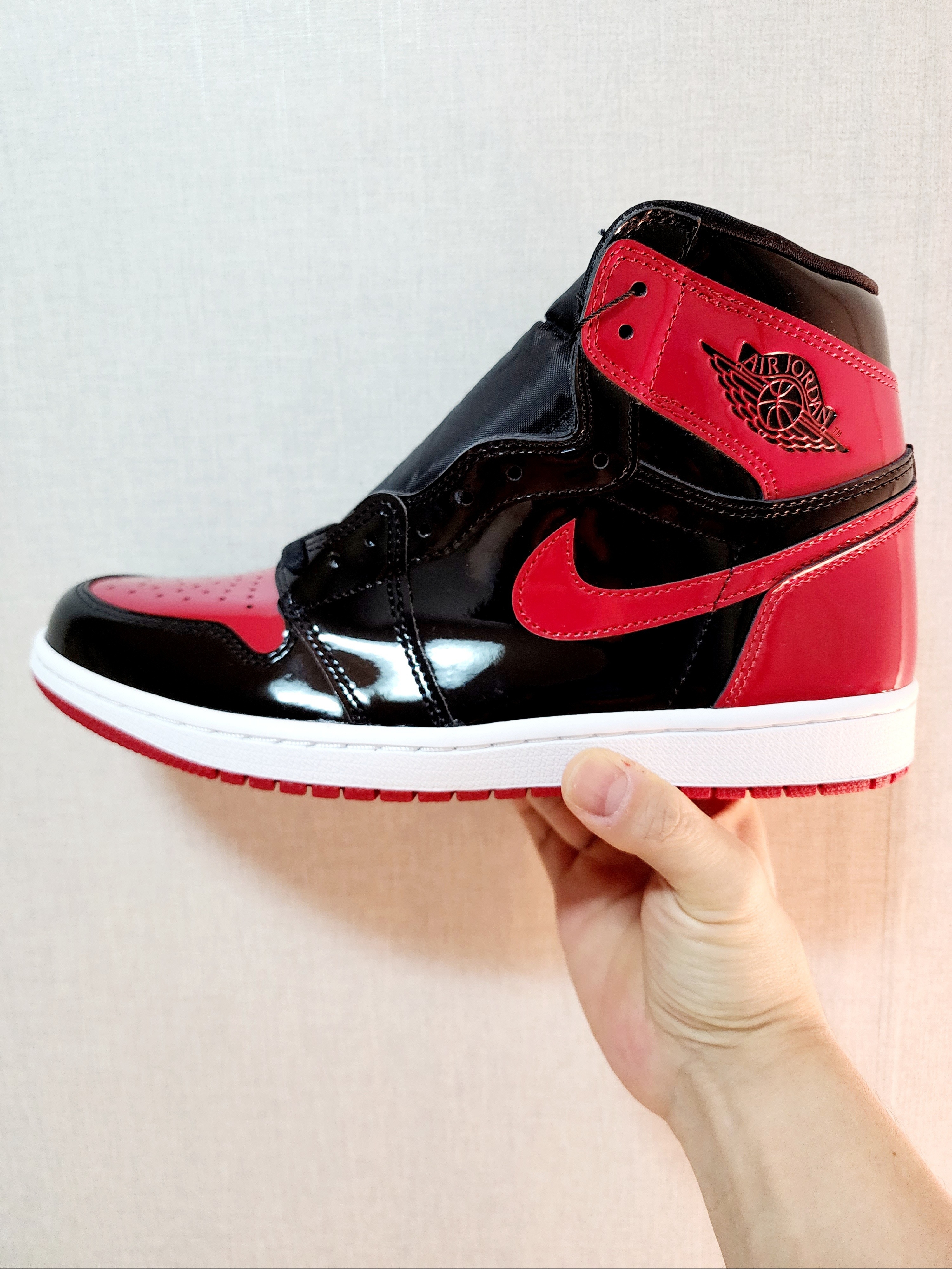Jordan 1 Retro High OG Patent Bred 착용 스타일 - 2