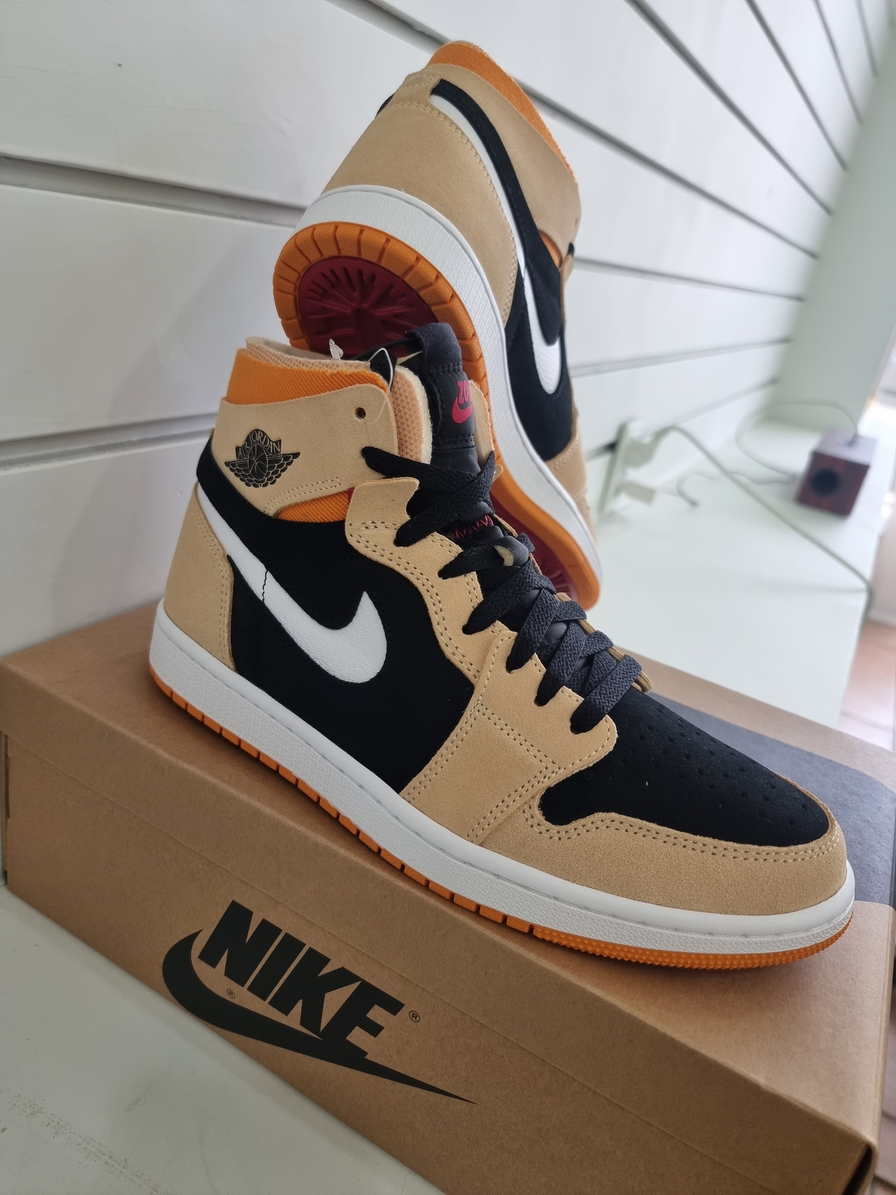 Jordan 1 Zoom Air CMFT Pumpkin Spice 착용 스타일 - 2