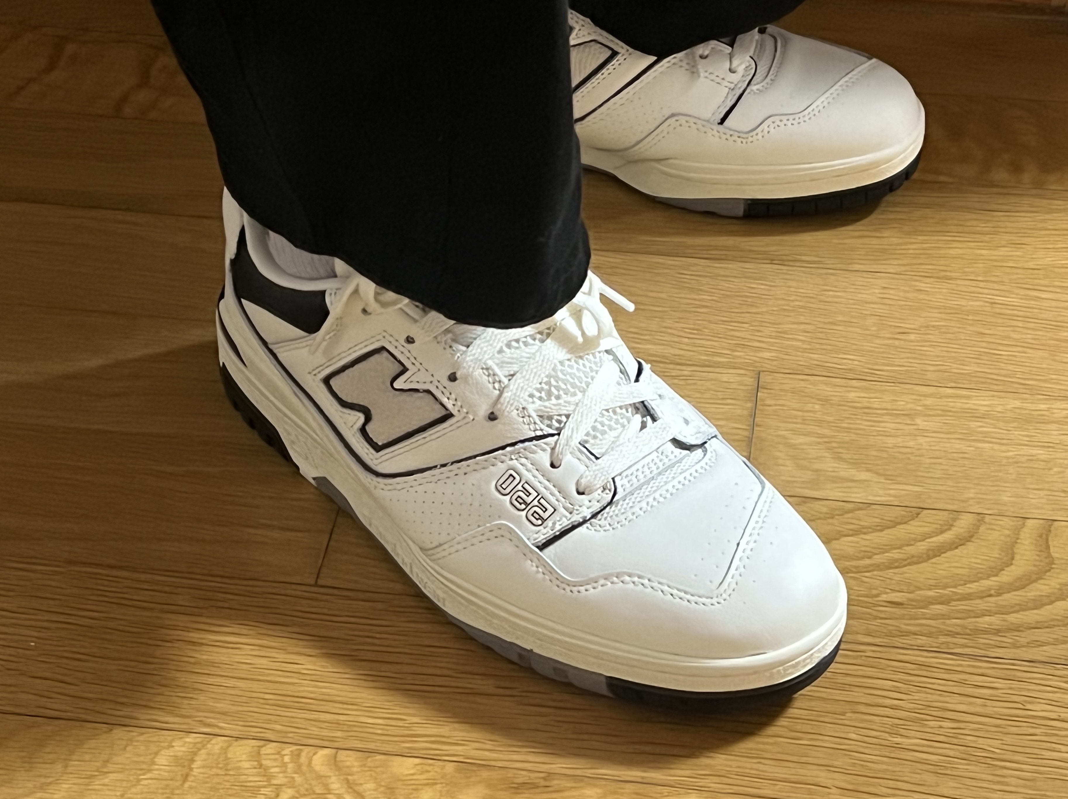 New Balance 550 White Grey - 2E Wide 착용 스타일 - 2