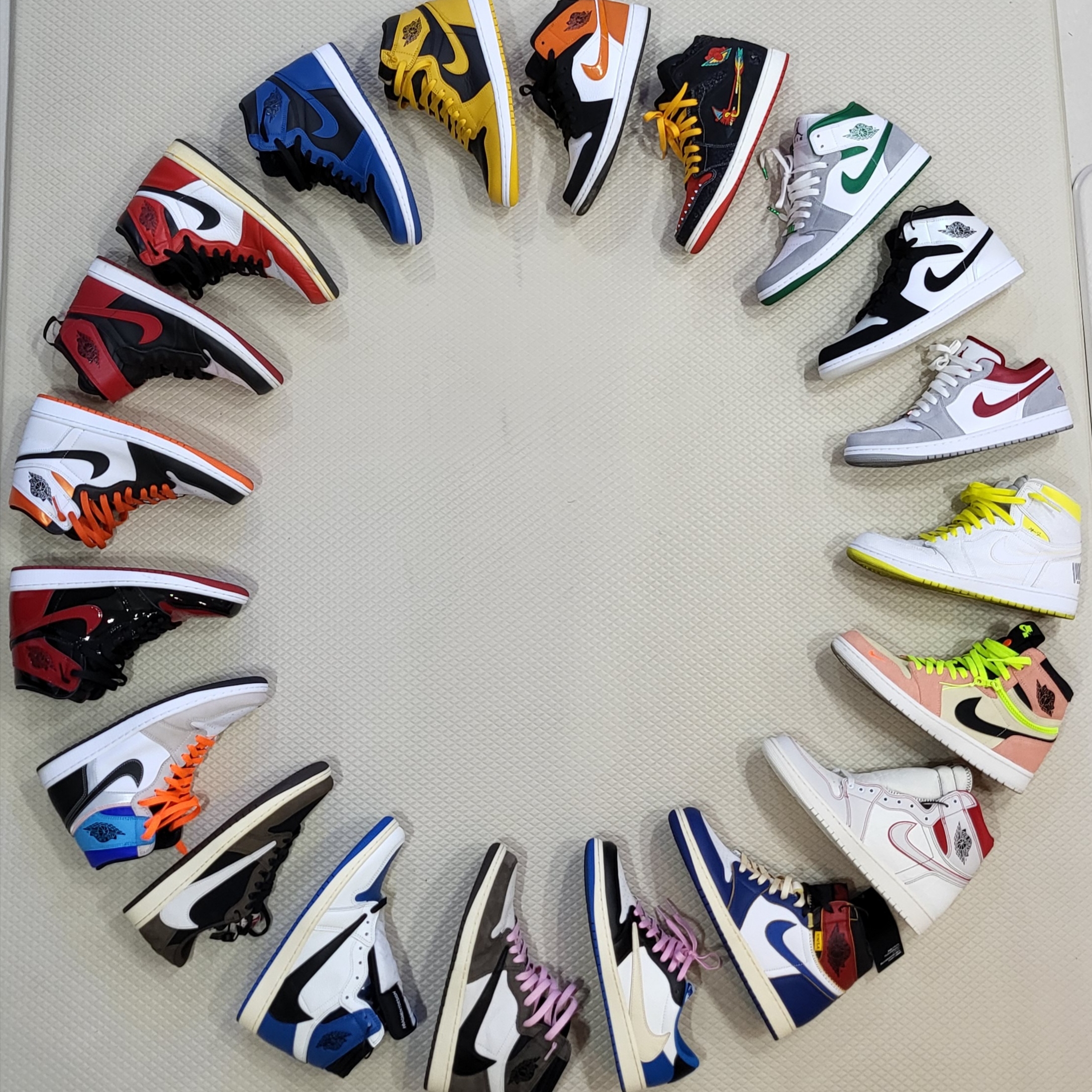 Jordan 1 x Travis Scott x Fragment Retro Low OG SP Military Blue, Jordan 1 x Travis Scott Retro High OG SP Mocha 착용 스타일