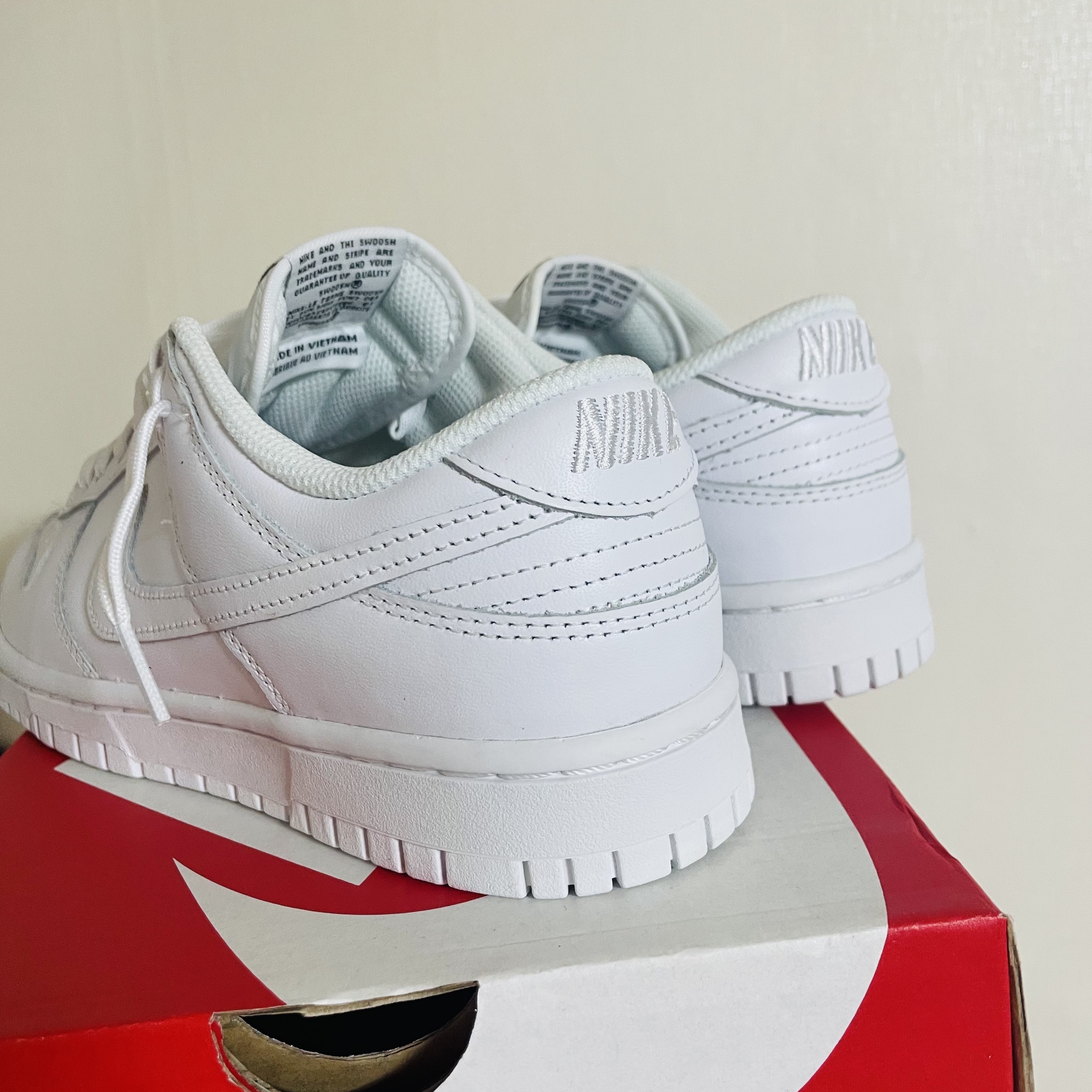 (W) Nike Dunk Low Triple White 착용 스타일 - 4