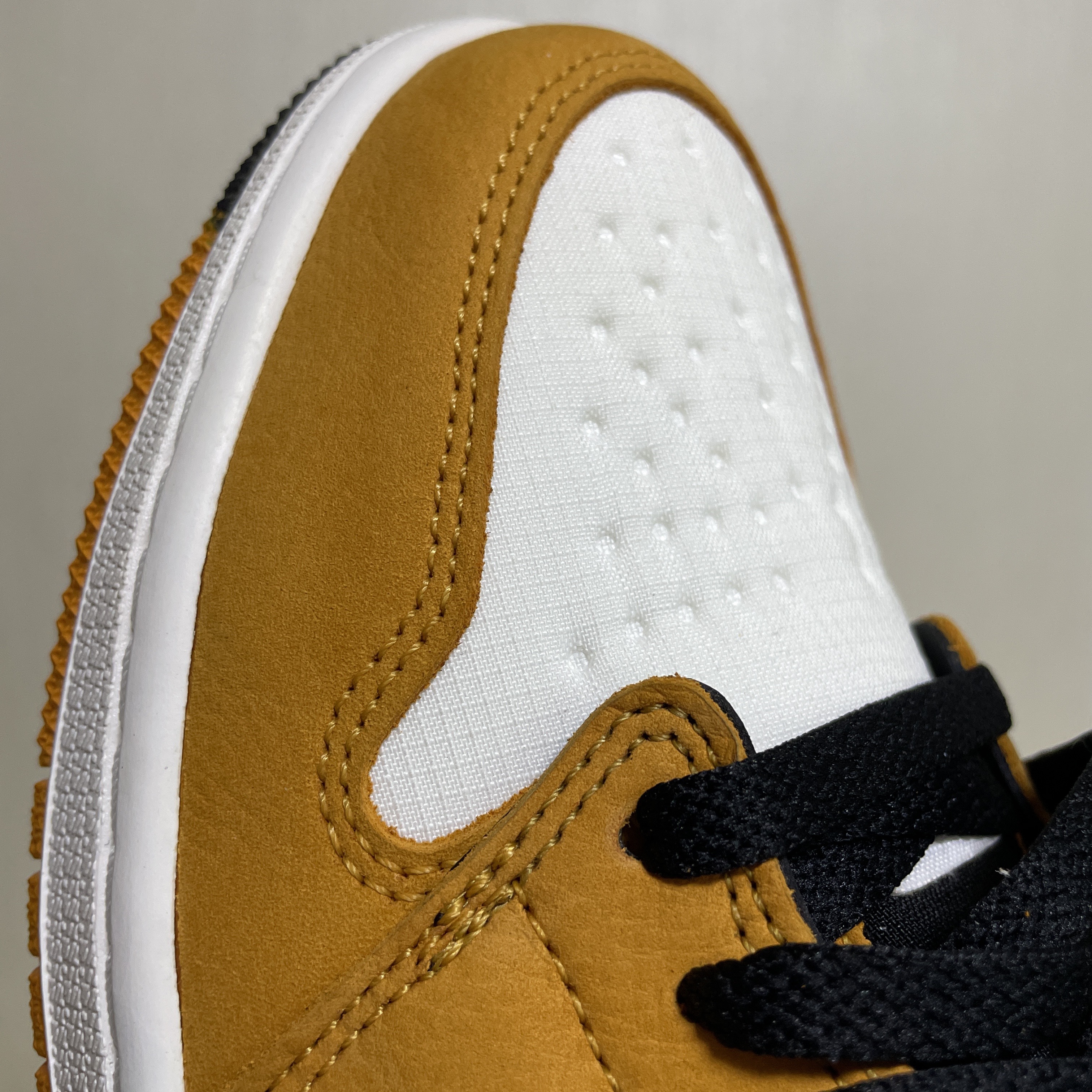 Jordan 1 Element Gore-Tex Light Curry 착용 스타일 - 3