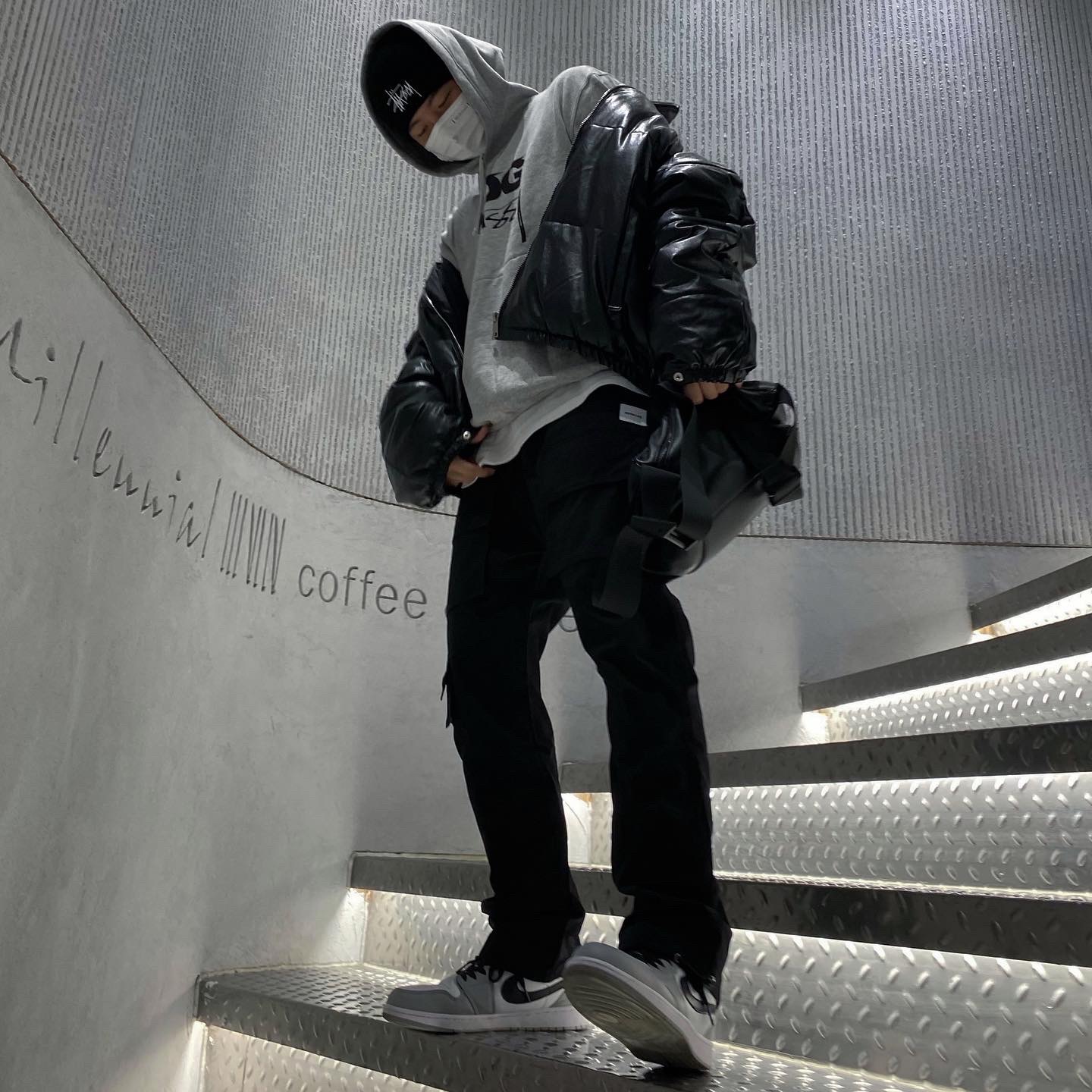Stussy Stock Cuff Beanie Black, Jordan 1 Mid Light Smoke Grey 착용 스타일 - 2