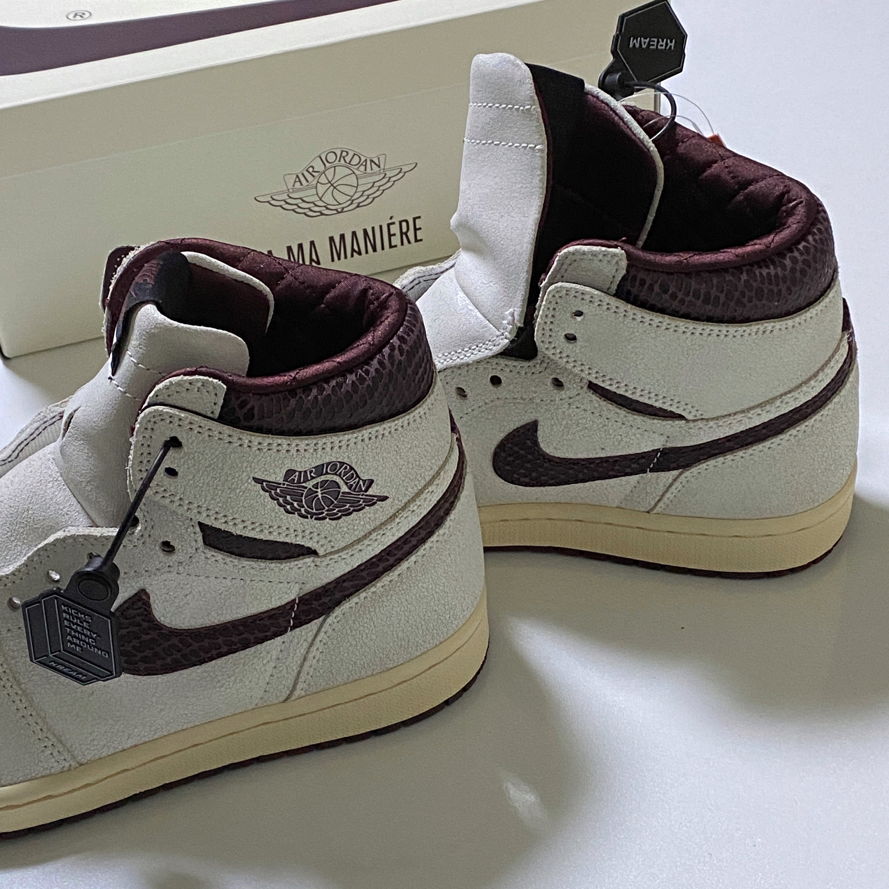 Jordan 1 x A Ma Maniere Retro High OG SP Sail and Burgundy 착용 스타일 - 3