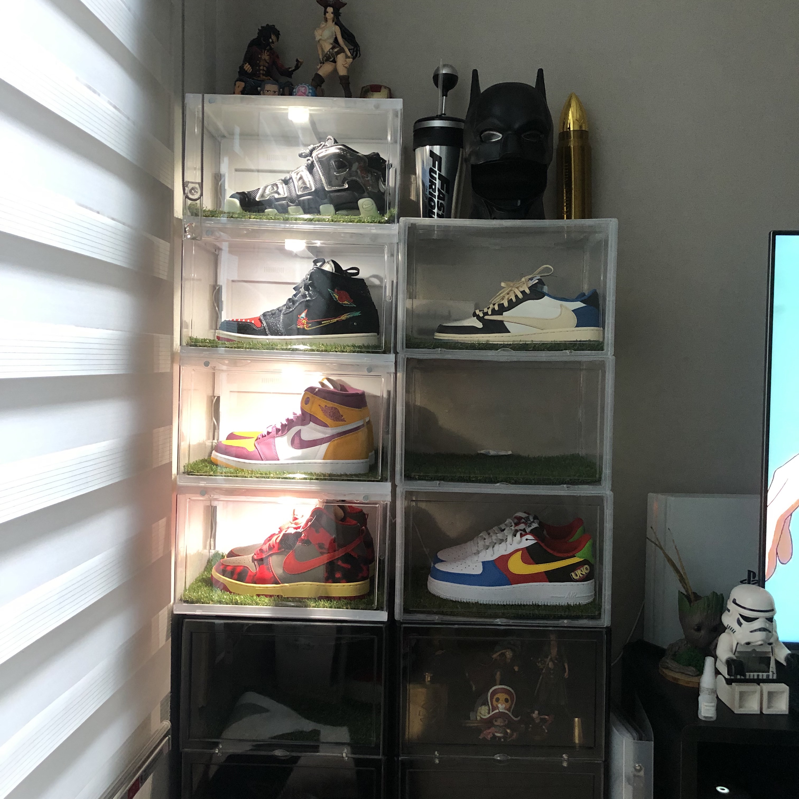 Jordan 1 x Travis Scott x Fragment Retro Low OG SP Military Blue, Nike x UNO Air Force 1 '07 QS White Yellow Zest 착용 스타일