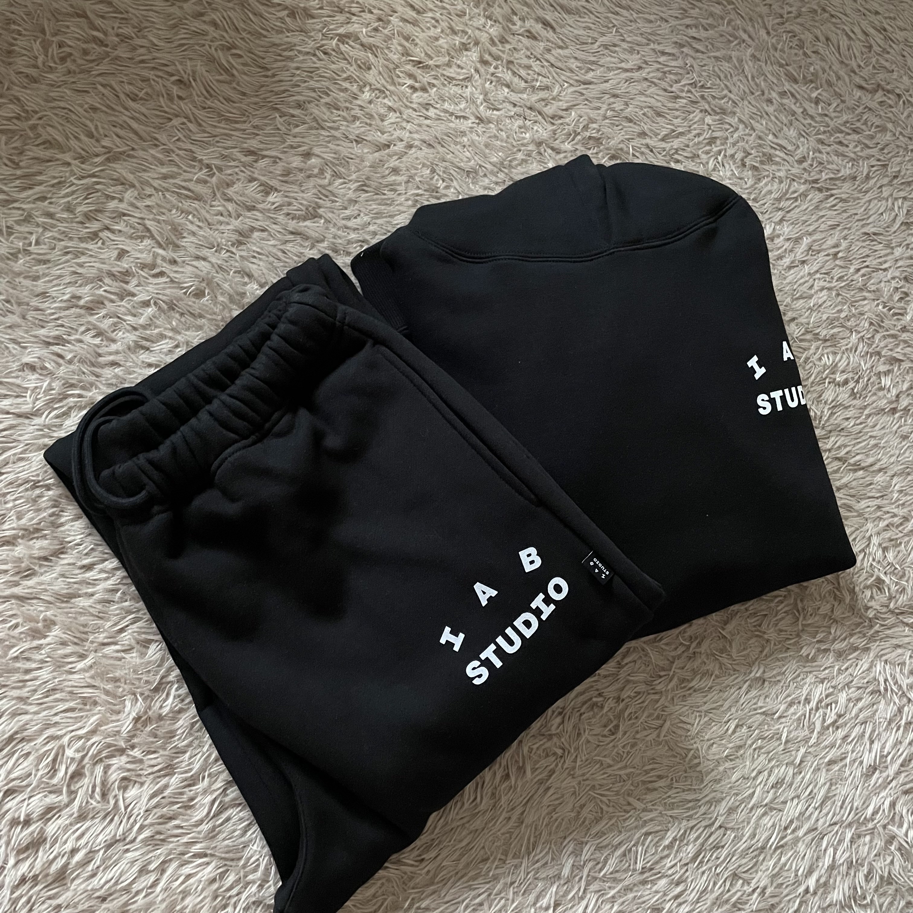 IAB Studio Hoodie Black White, IAB Studio Sweatpants Black White - 22SS 착용 스타일
