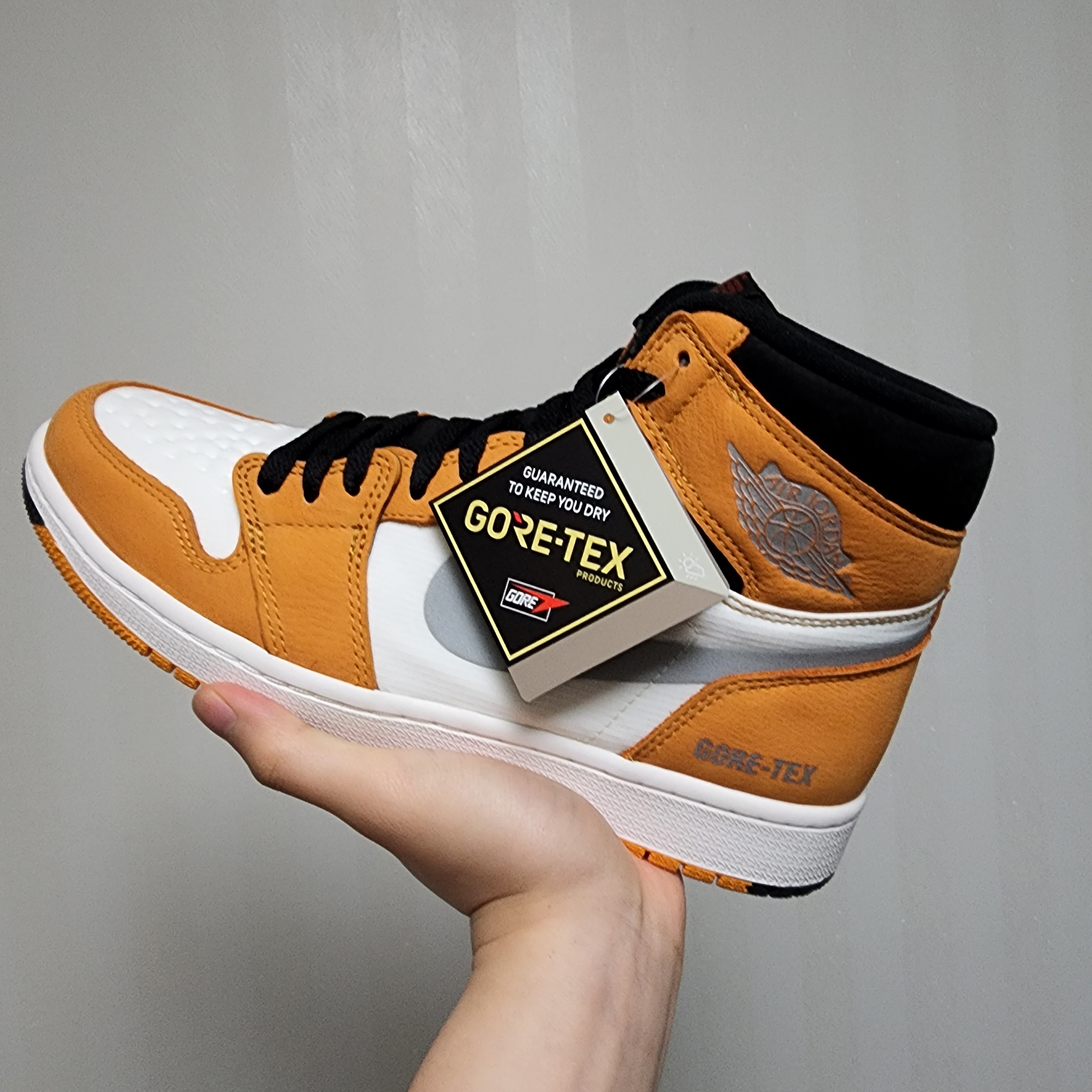 Jordan 1 Element Gore-Tex Light Curry 착용 스타일