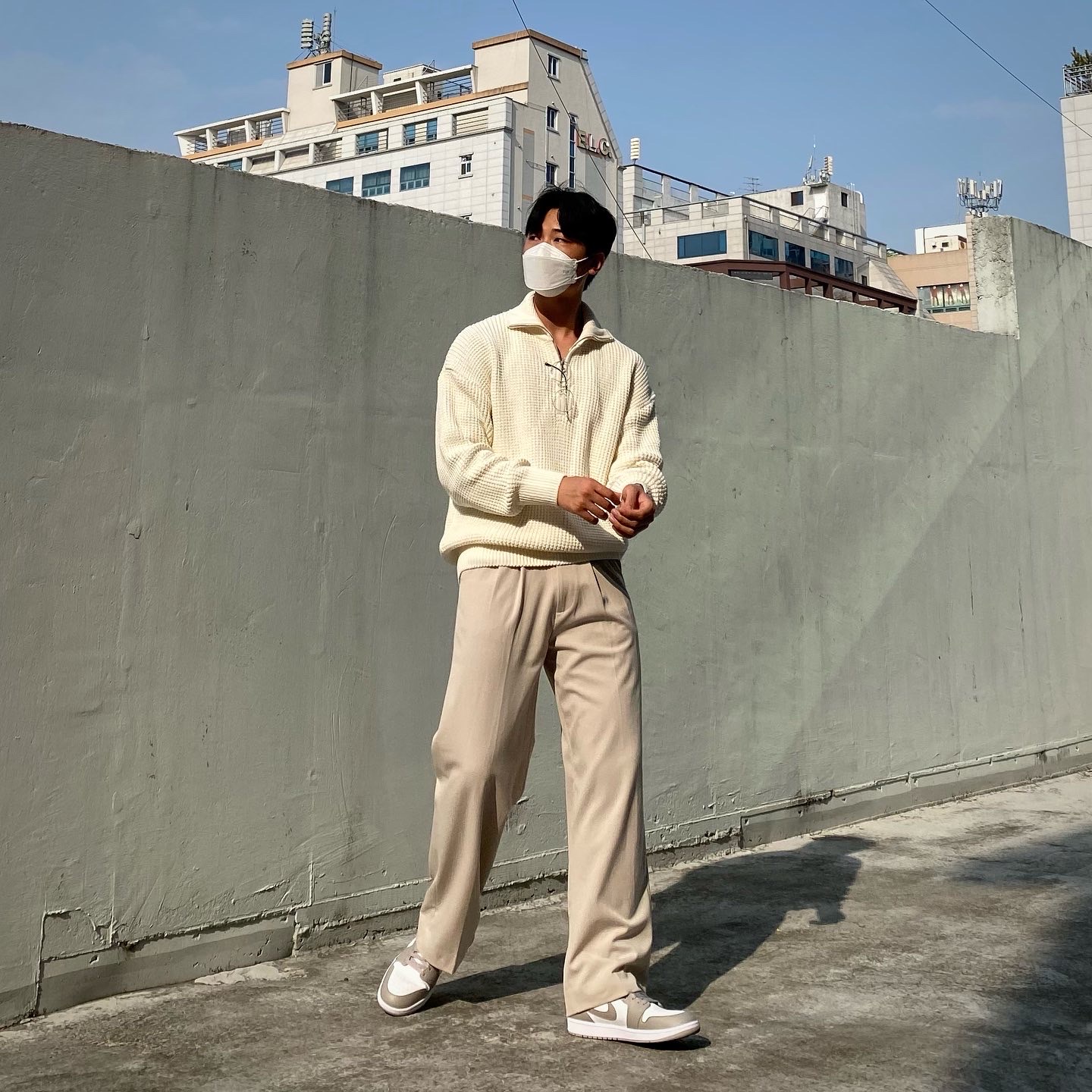 Jordan 1 Mid College Grey 착용 스타일 - 2