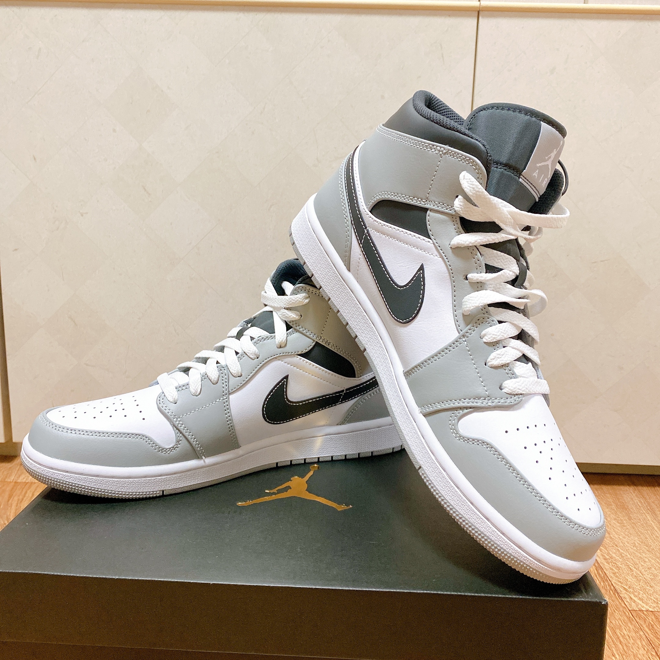 Jordan 1 Mid Light Smoke Grey Anthracite 착용 스타일