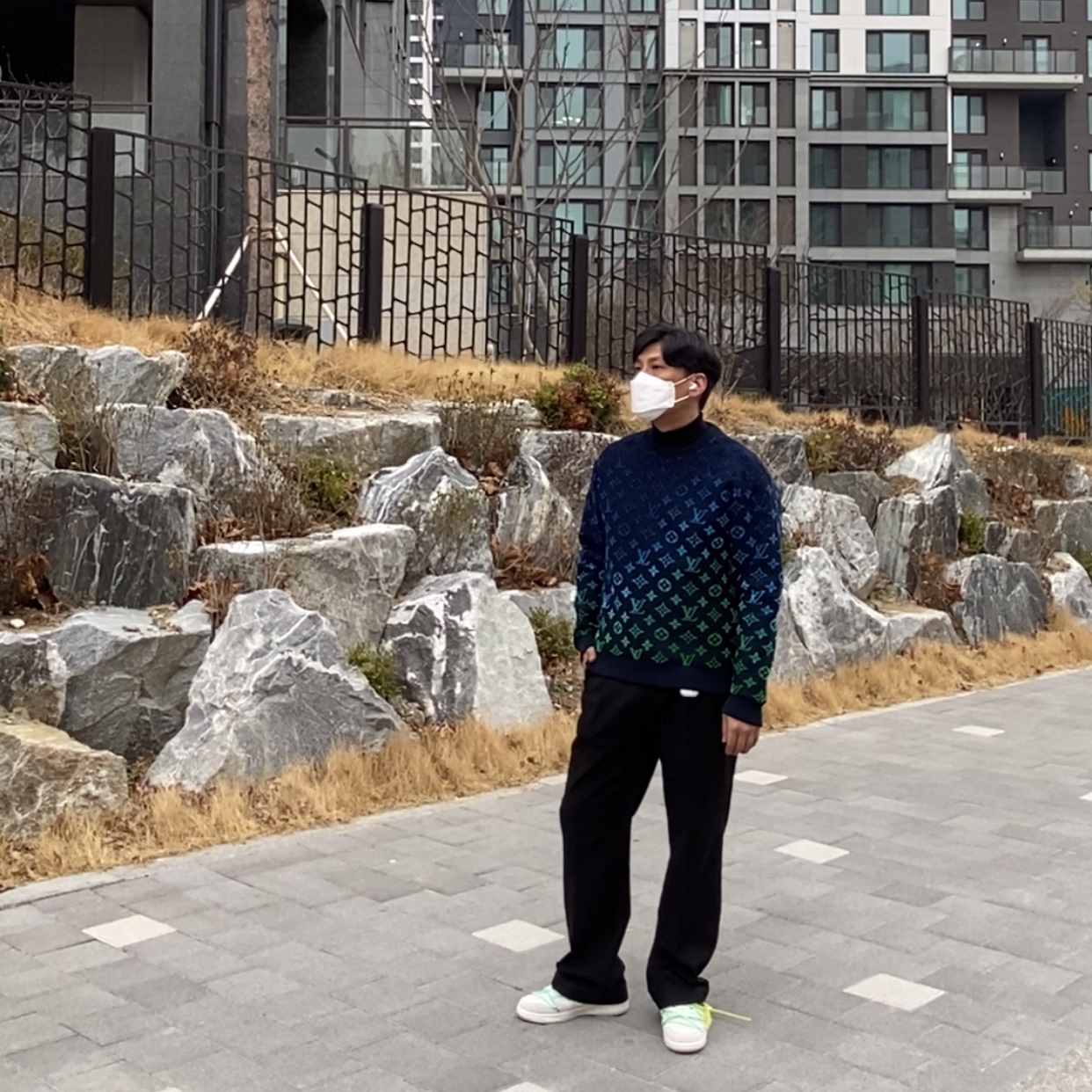 Louis Vuitton Gradient Monogram Fil Coupe Sweatshirt Multicolor, Nike x Off-White Dunk Low The 50 - Lot 14 착용 스타일