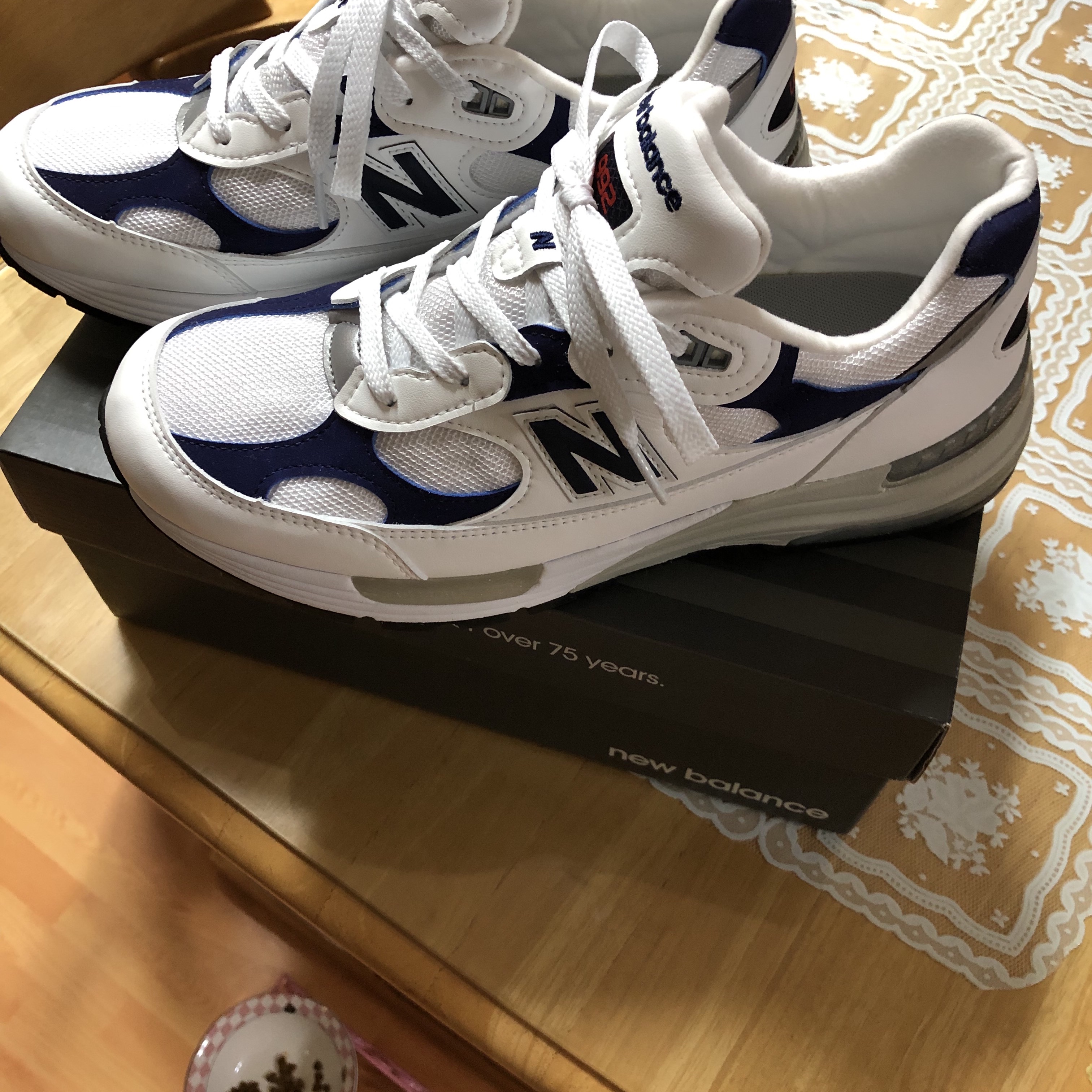 New Balance 992 Made in USA White Navy 착용 스타일
