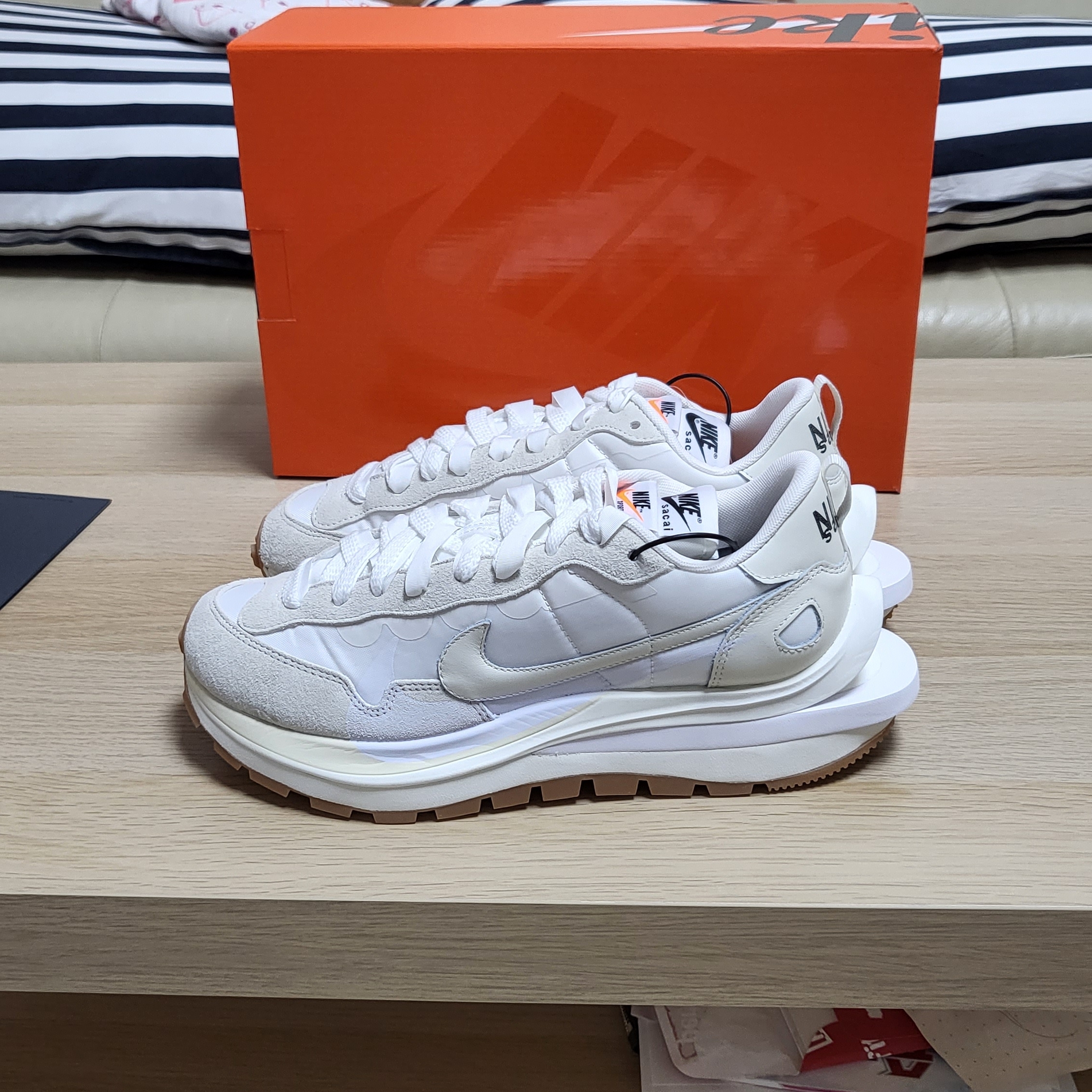 Nike x Sacai VaporWaffle White and Gum 착용 스타일 - 2