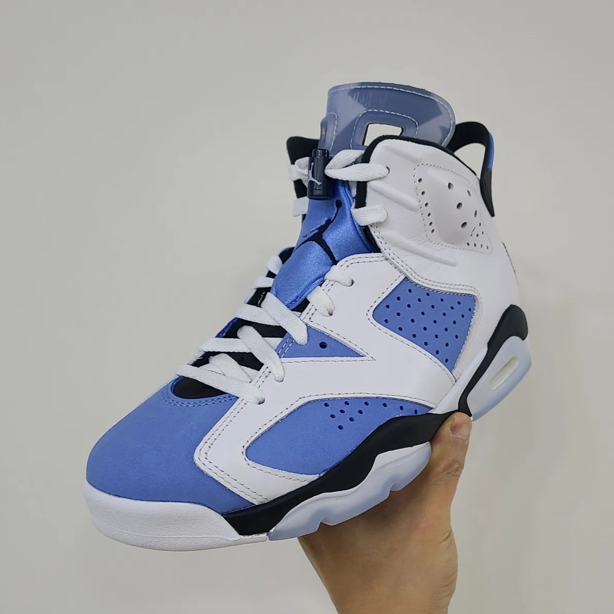 Jordan 6 Retro University Blue 착용 스타일 - 1