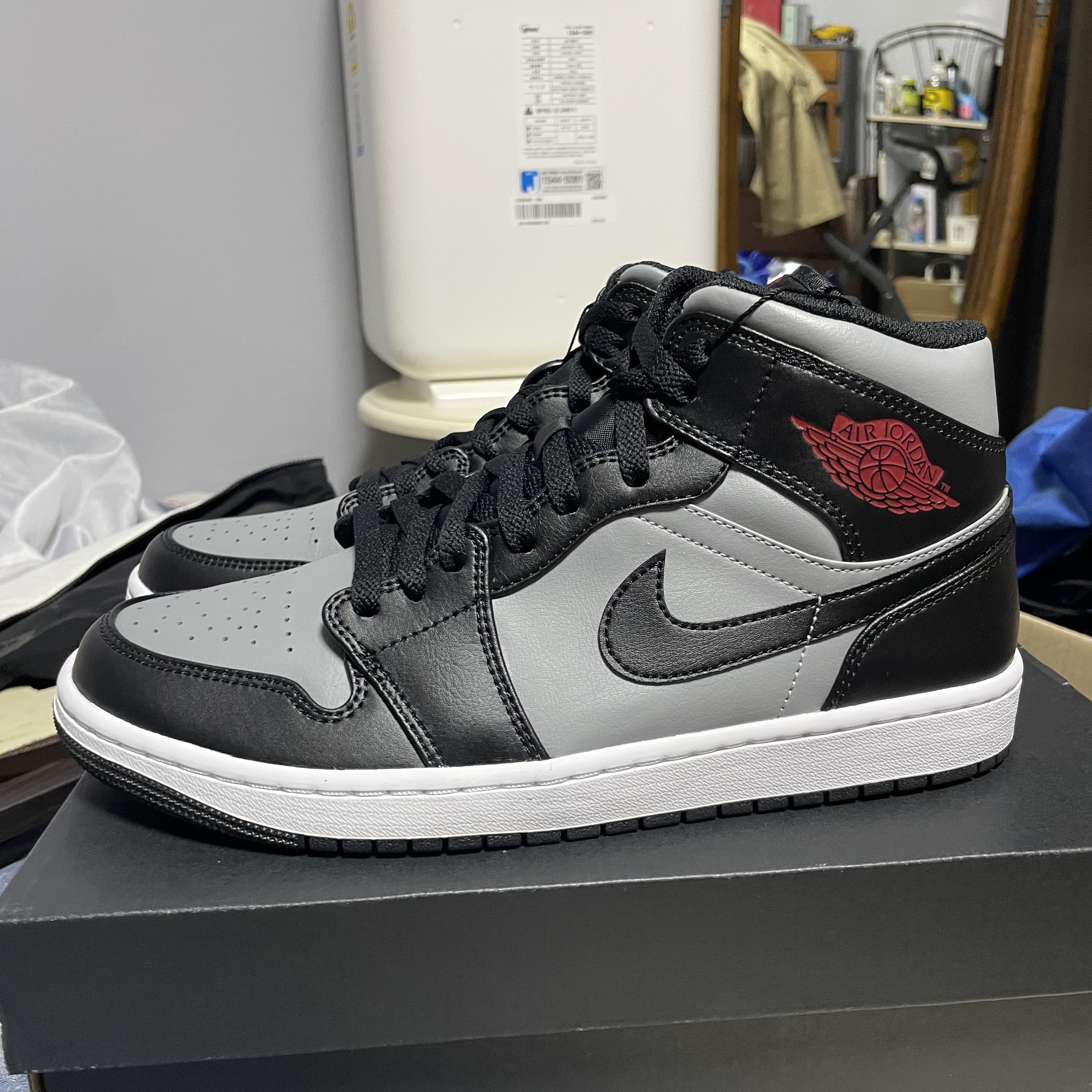 Jordan 1 Mid Shadow 착용 스타일