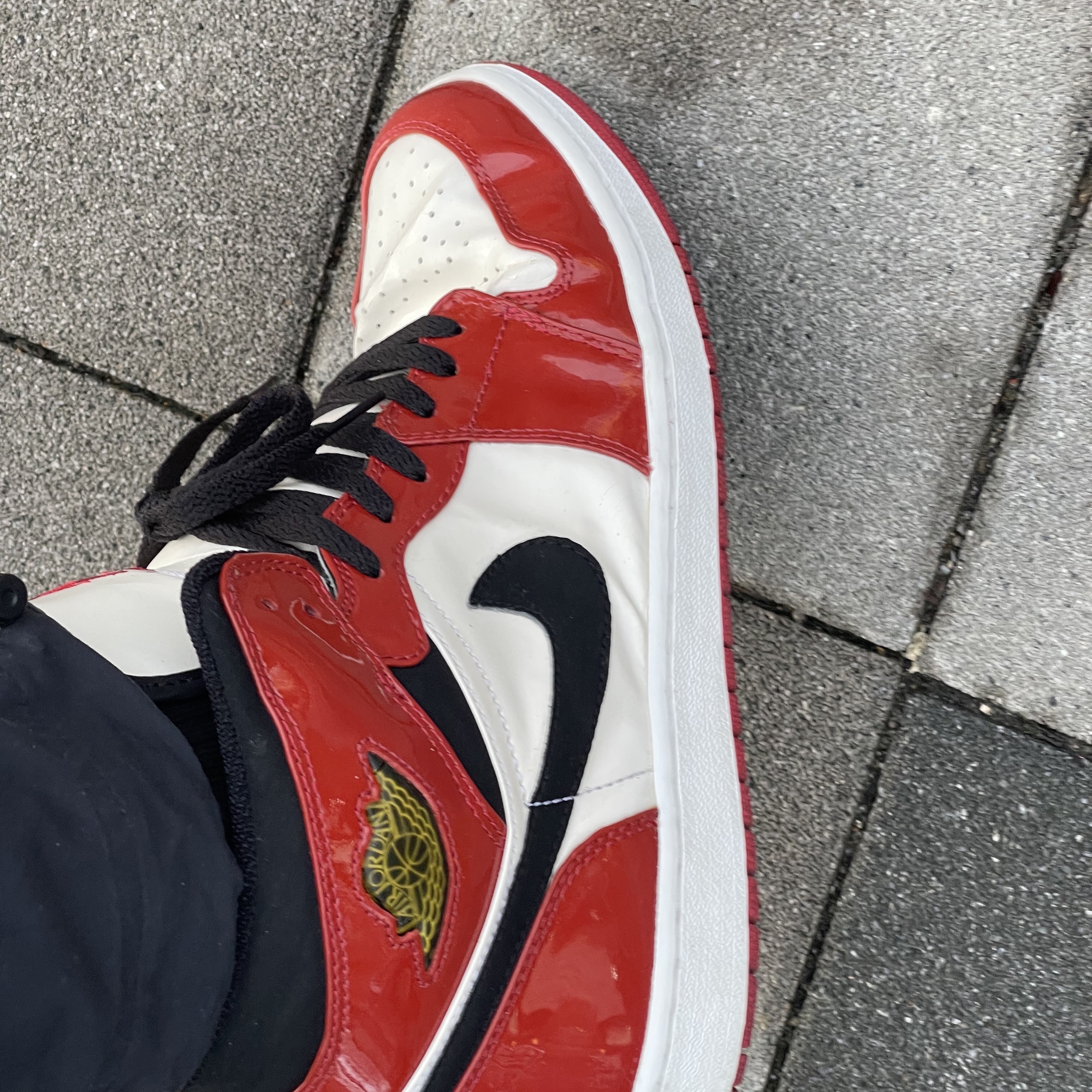 Jordan 1 Retro Patent Chicago Bulls 2003 착용 스타일 - 3