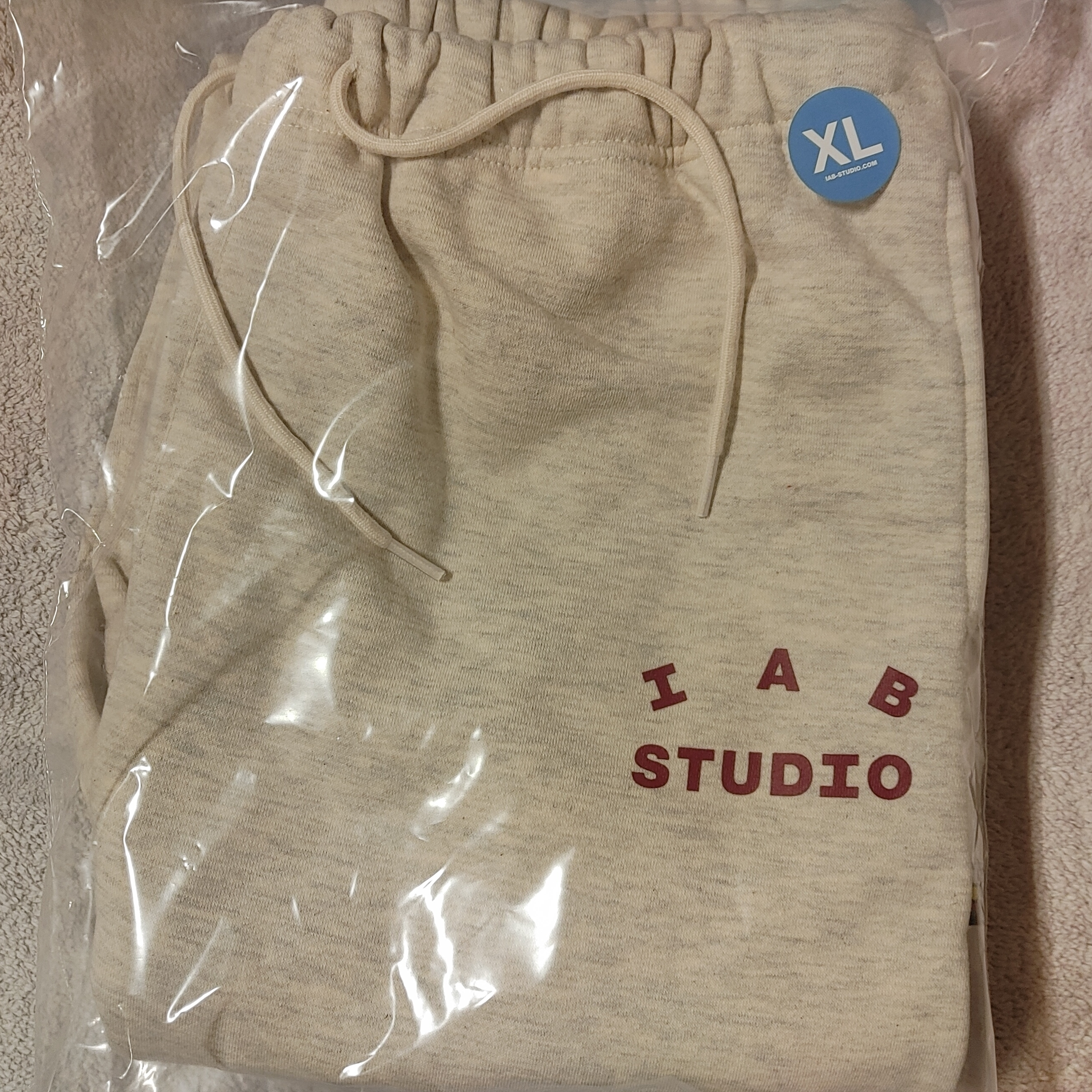IAB Studio Sweatpants Oatmeal Burgundy - 22SS 착용 스타일