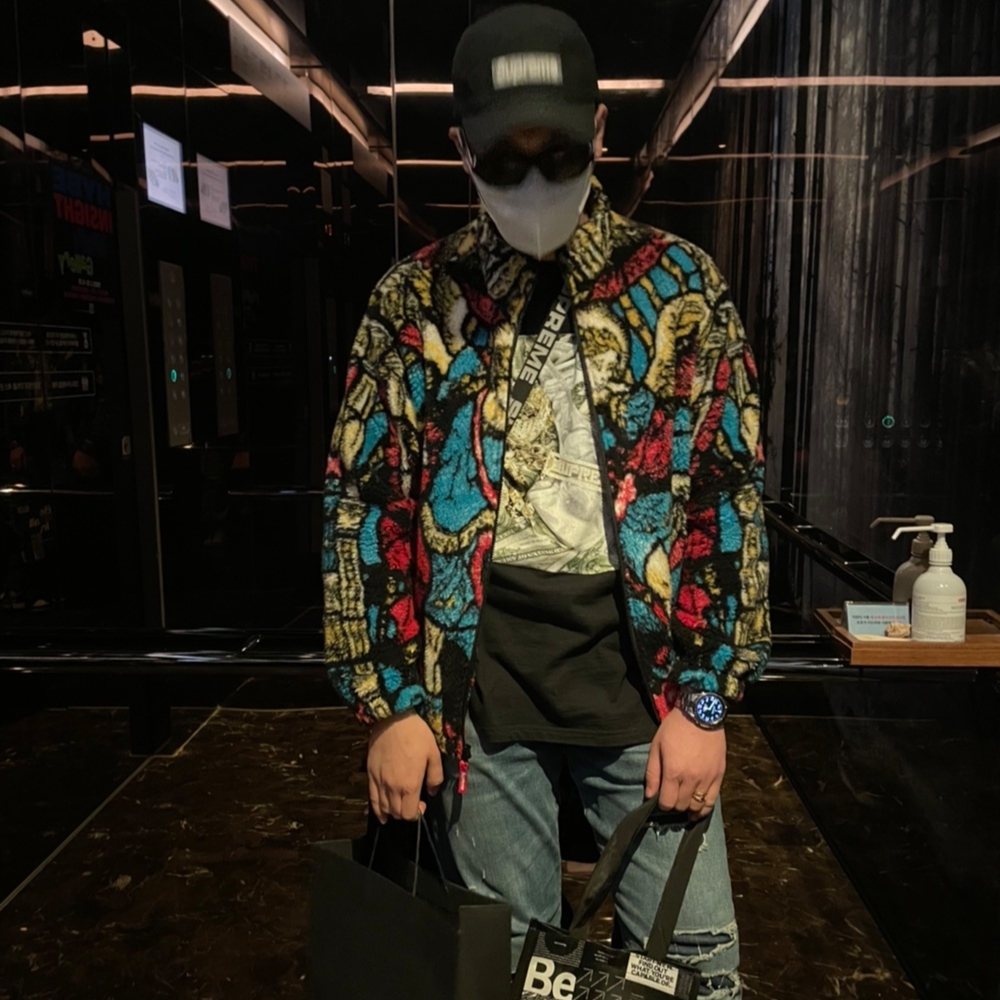 Supreme Saint Michael Fleece Jacket White - 21SS, Supreme Reversed Label Camp Cap Black - 21SS 착용 스타일 - 2