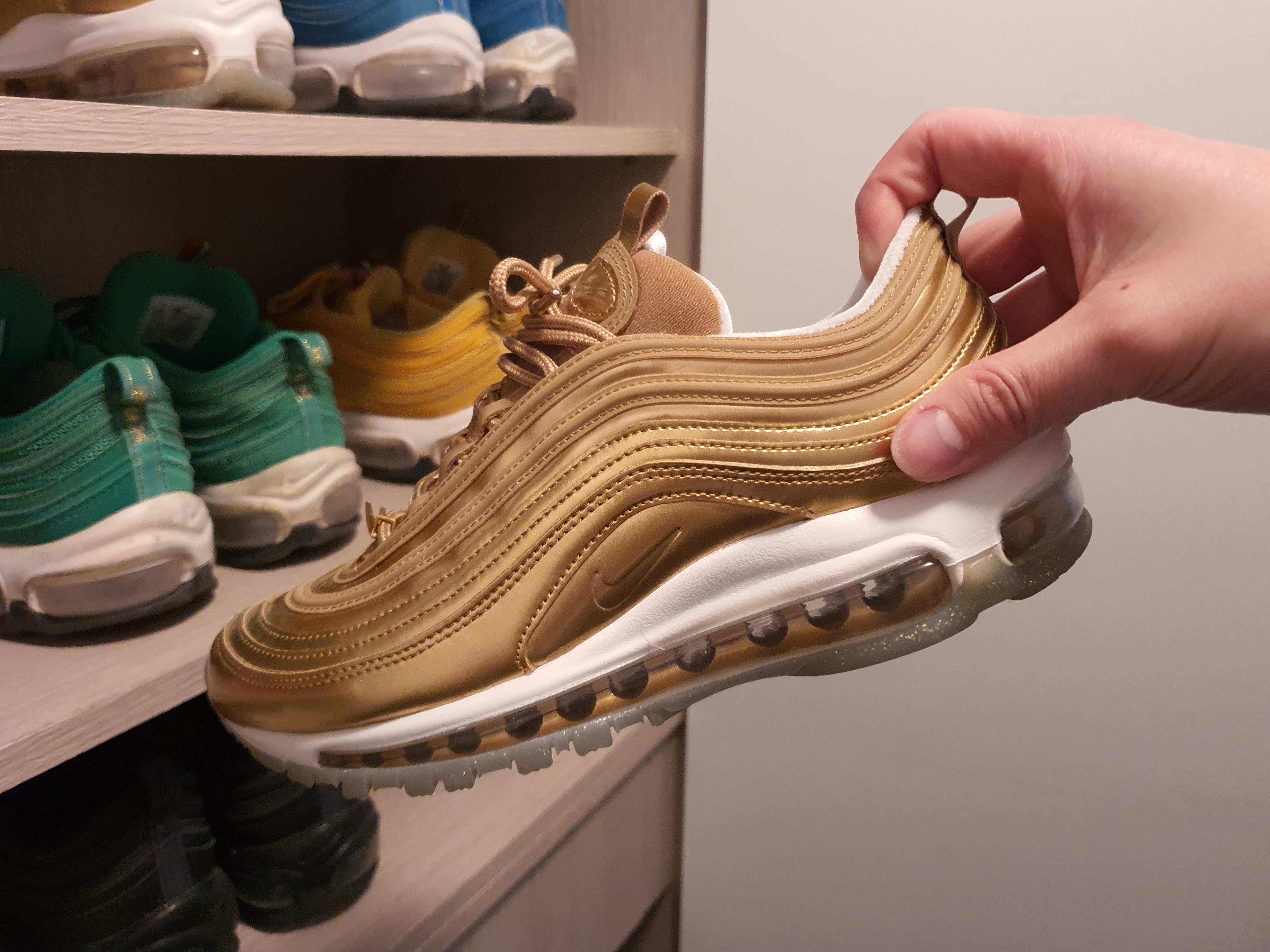 (W) Nike Air Max 97 Black Anthracite, Nike Air Max 97 Triple White Wolf Grey 착용 스타일 - 4