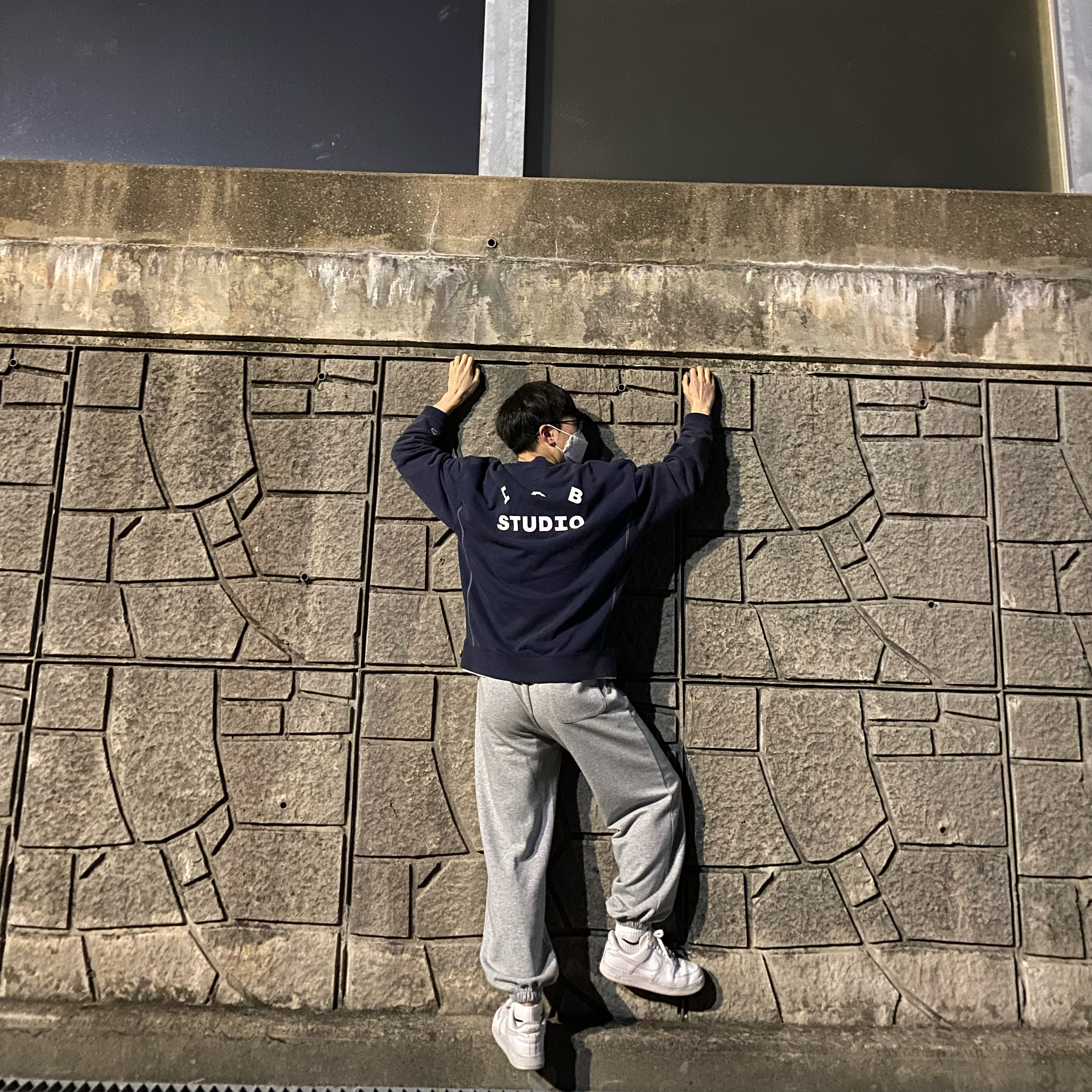 IAB Studio x Lee Pigment Sweatshirt Indigo Navy, Nike Air Force 1 '07 Low White 착용 스타일