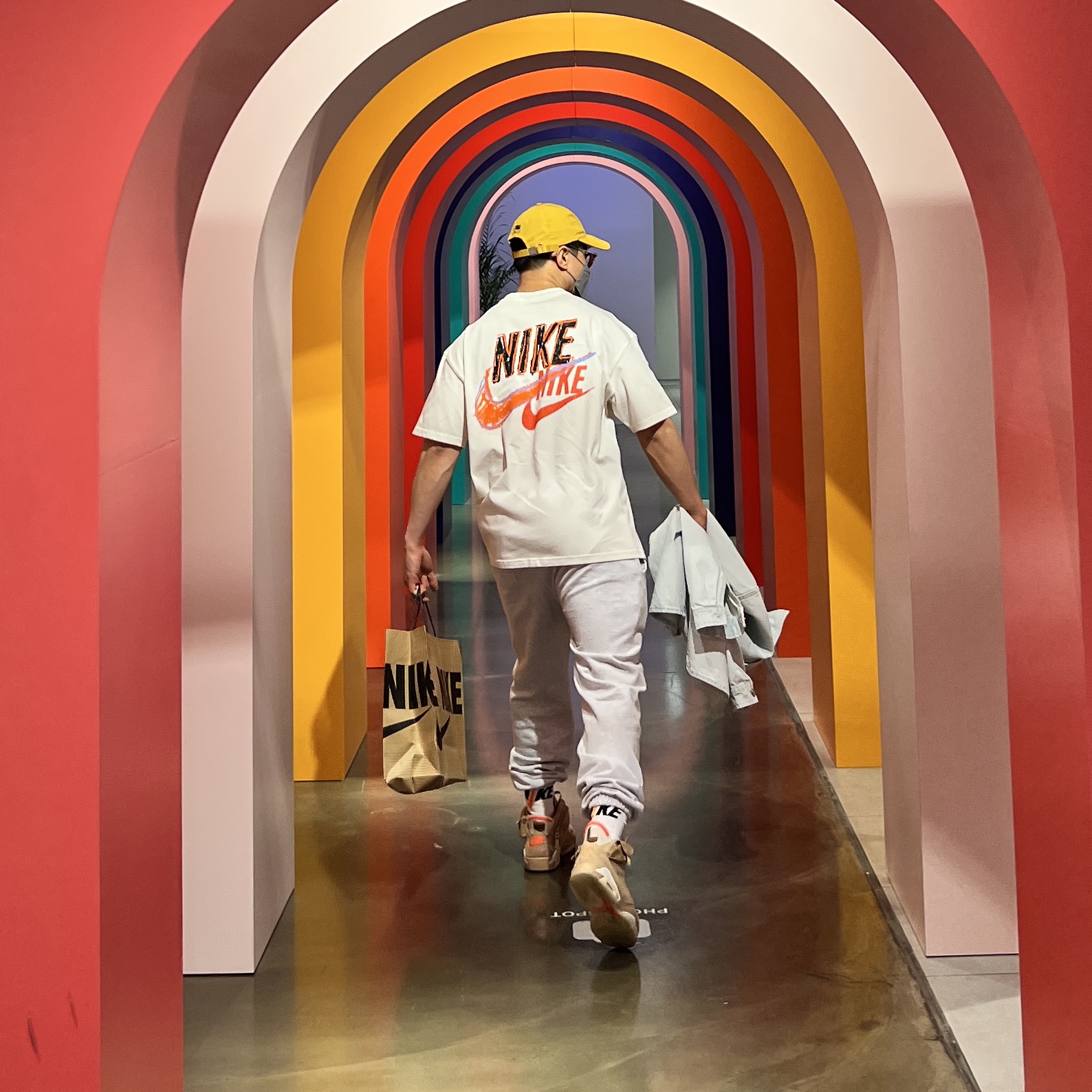 Jordan 6 x Travis Scott Retro SP British Khaki, Nike M NRG Dunk '85 T-Shirt Sail - Asia 착용 스타일 - 2