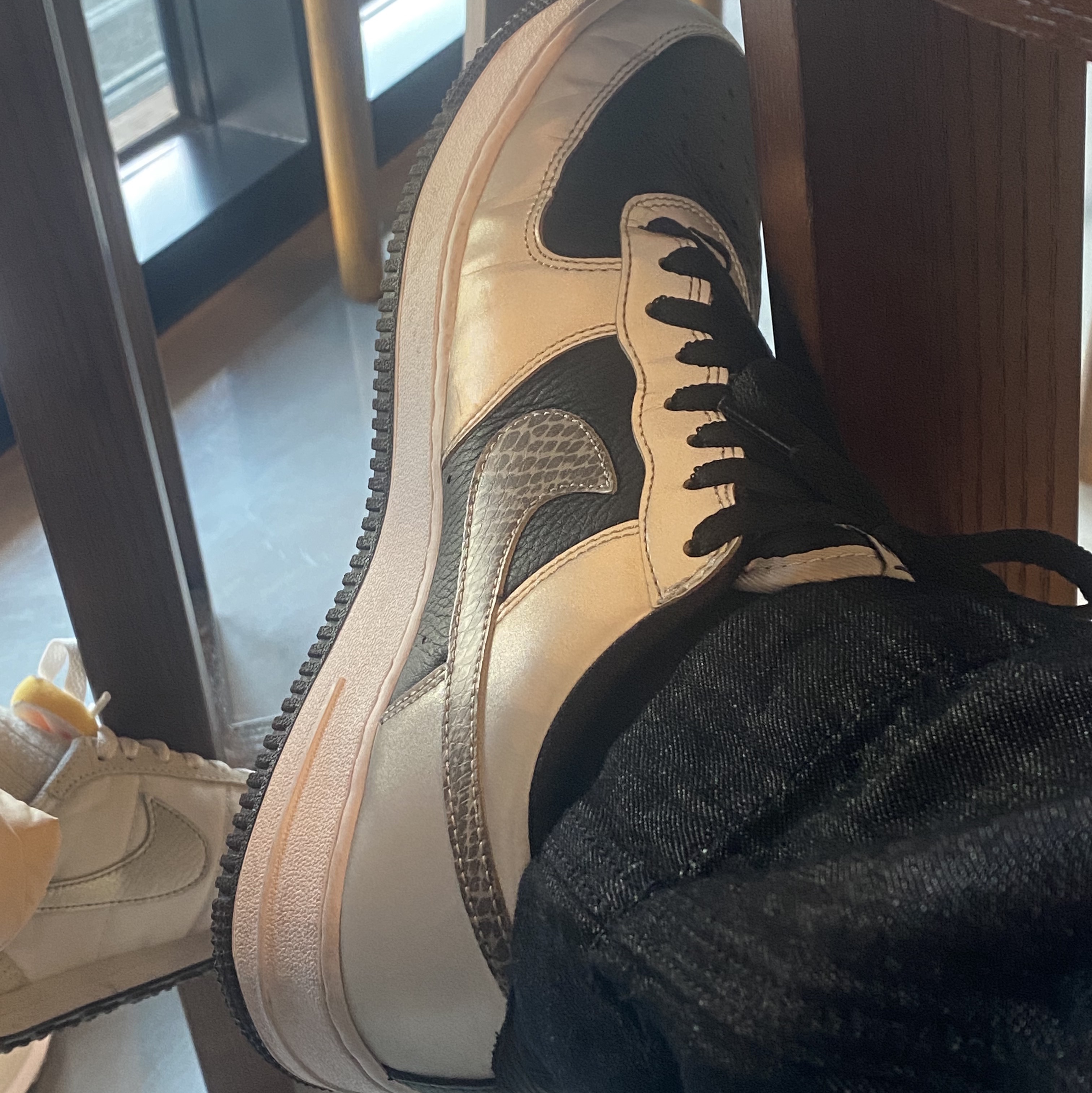 Nike Air Force 1 B Silver Snake, (W) Nike Waffle Trainer 2 White Metallic Silver 착용 스타일