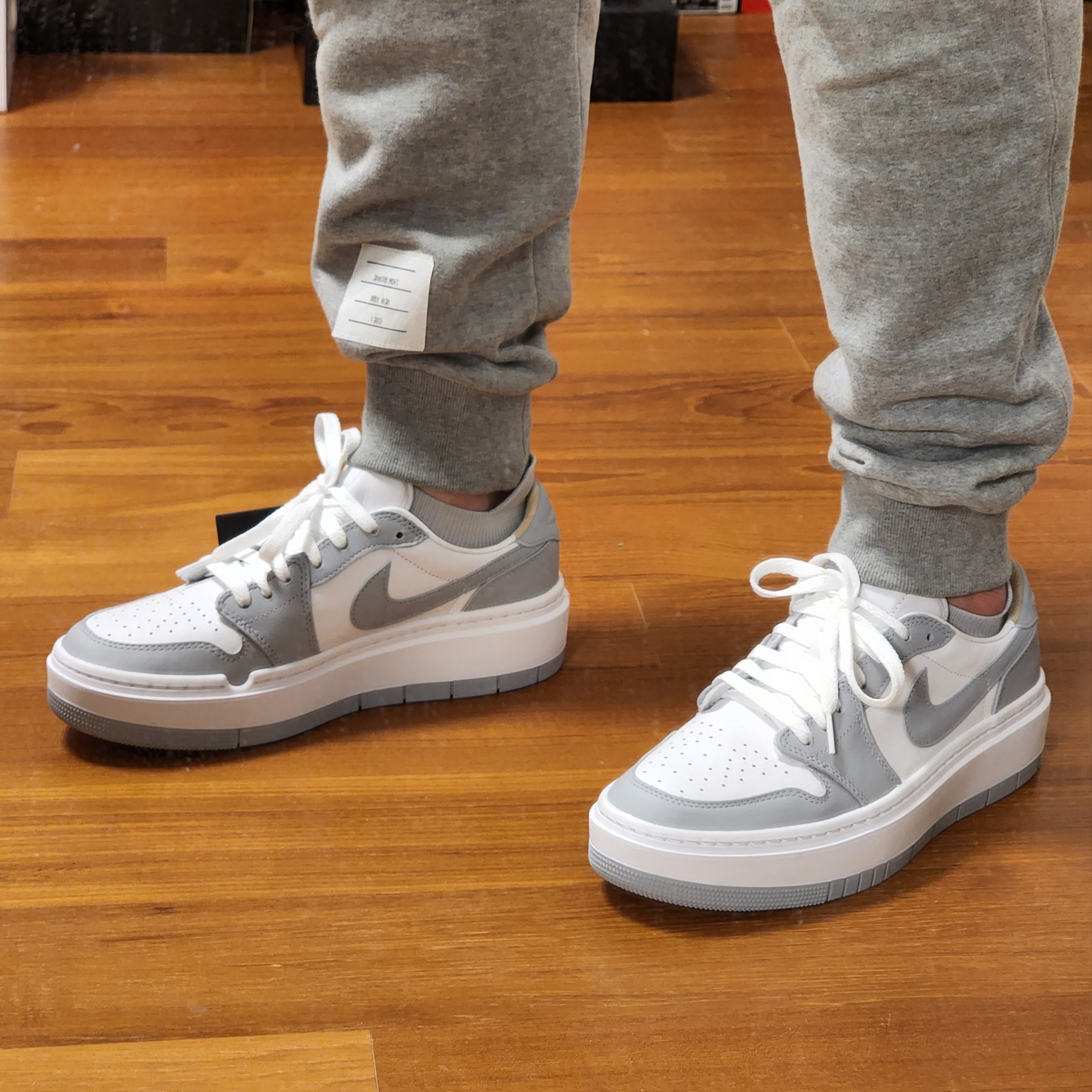 IAB Studio Hoodie Oatmeal Burgundy, (W) Jordan 1 Elevate Low White and Wolf Grey 착용 스타일 - 3