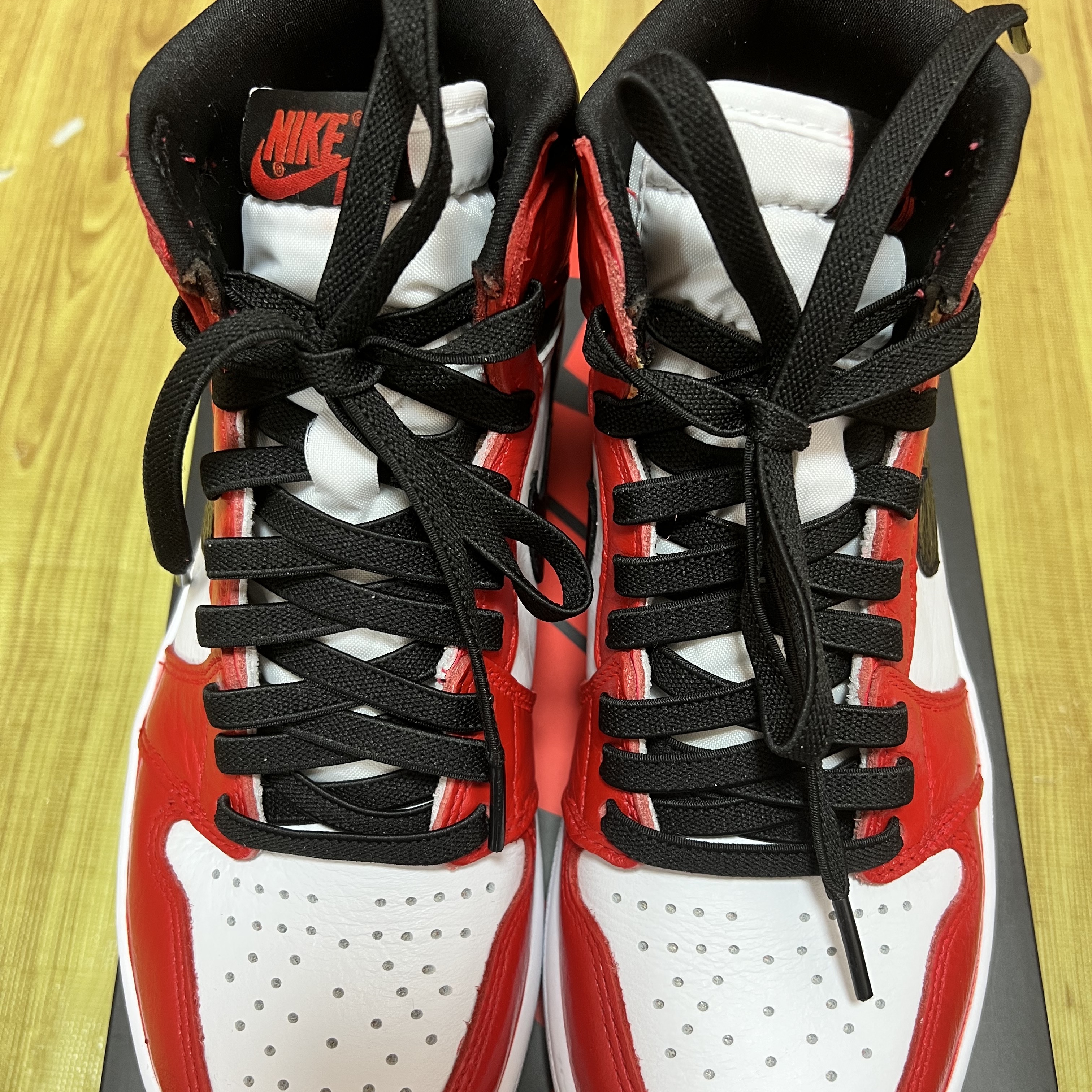 Jordan 1 Retro High OG Light Fusion Red 착용 스타일 - 2