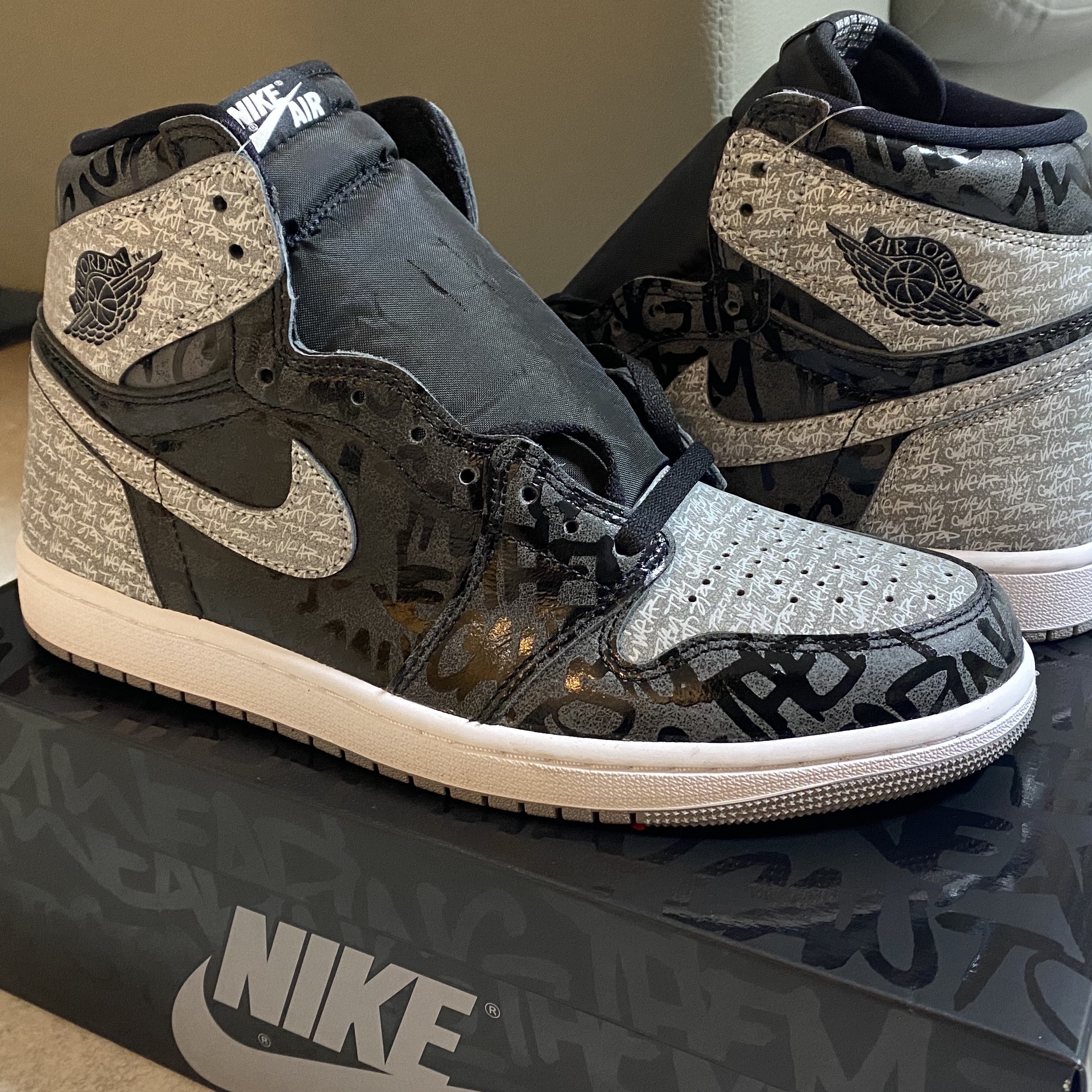 Jordan 1 Retro High OG Rebellionaire 착용 스타일 - 1