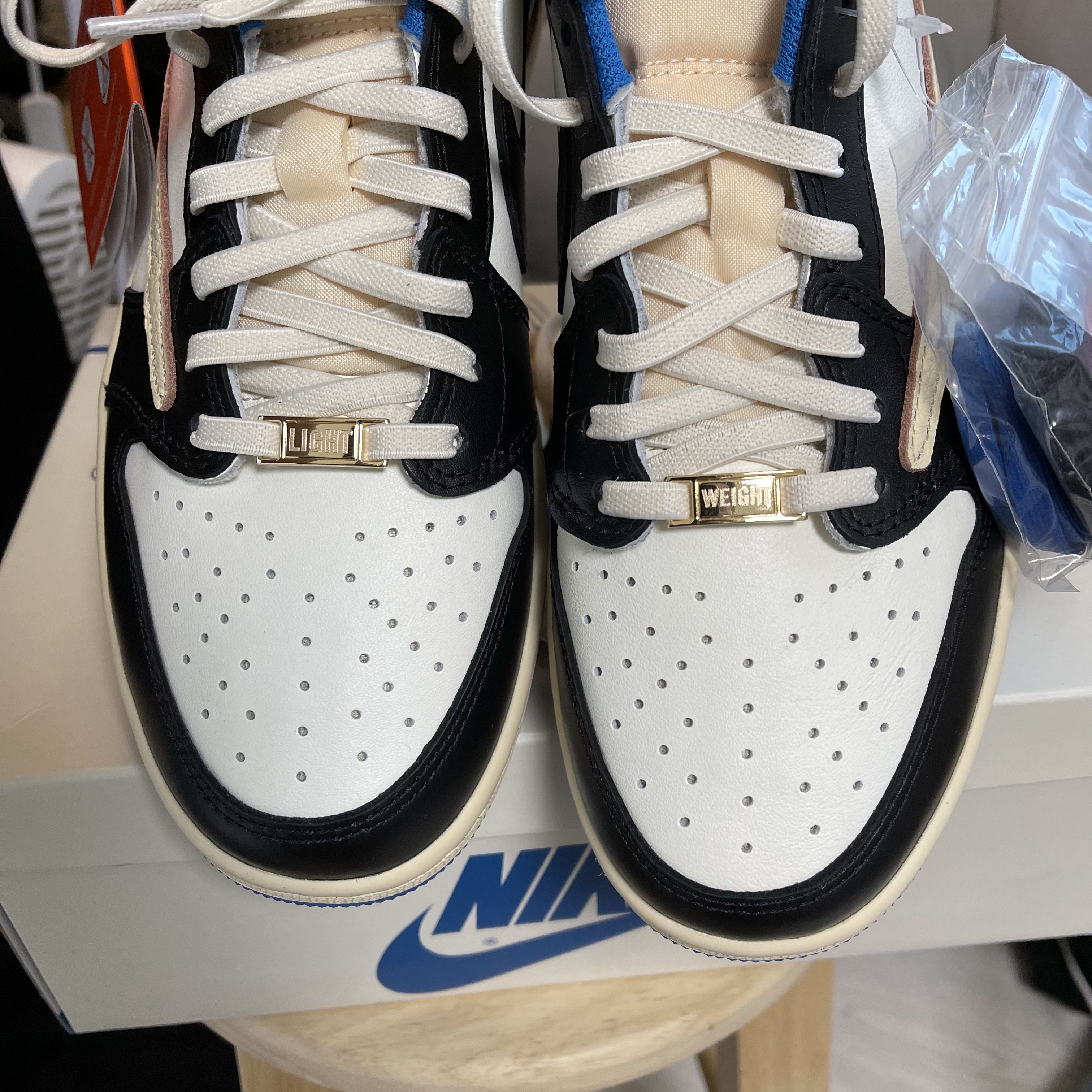 Jordan 1 x Travis Scott x Fragment Retro Low OG SP Military Blue 착용 스타일