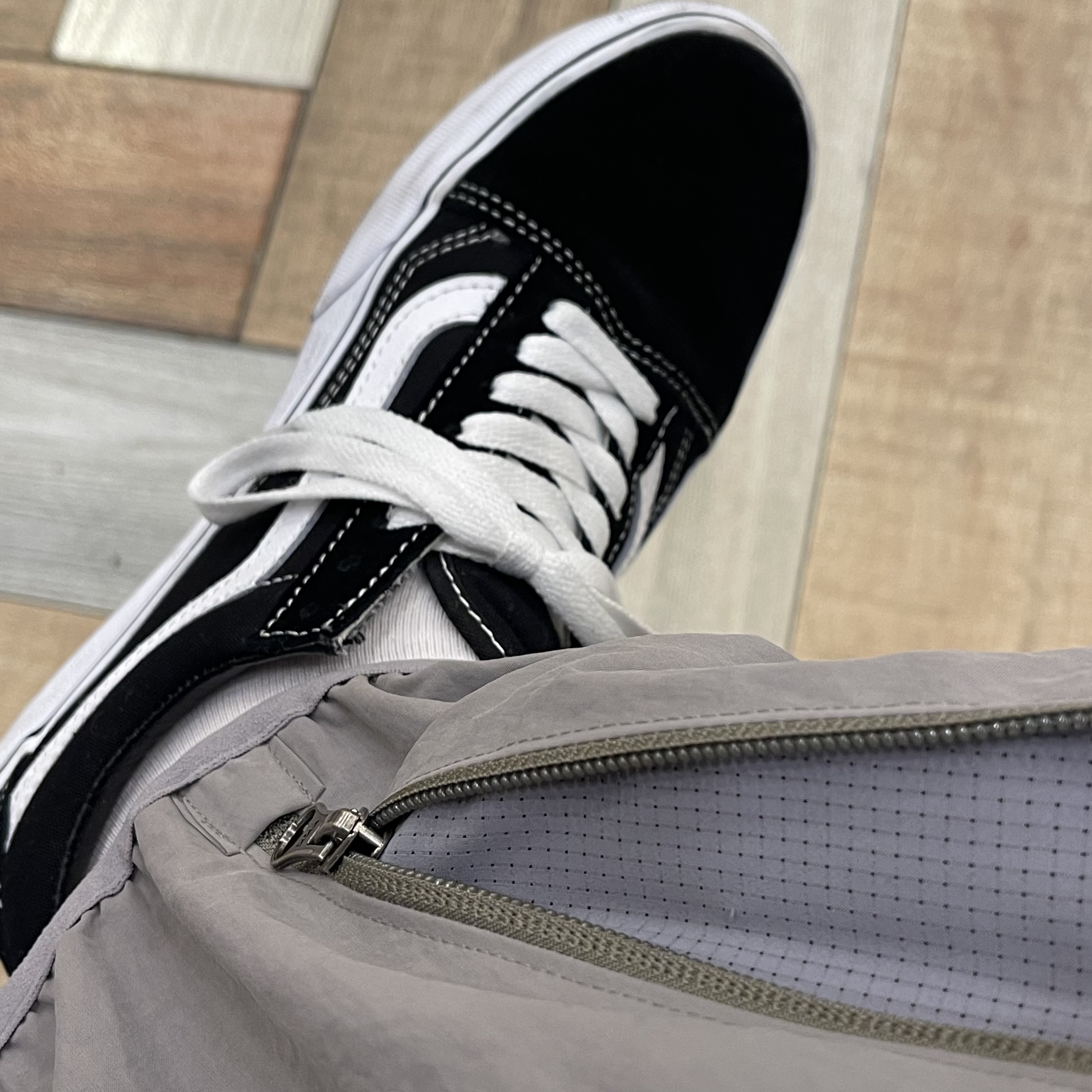 Vans Old Skool Platform Black White 착용 스타일 - 2