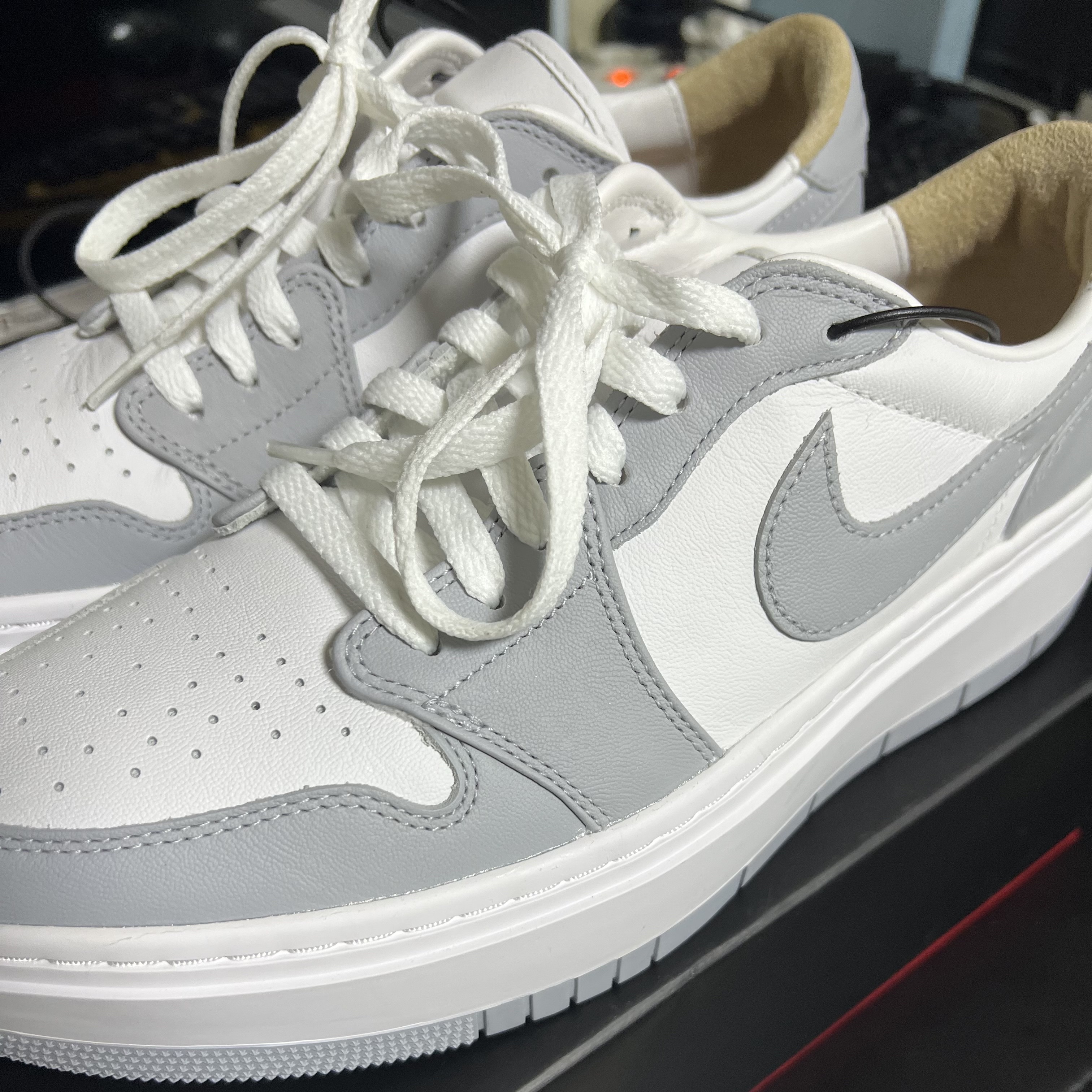 (W) Jordan 1 Elevate Low White and Wolf Grey 착용 스타일