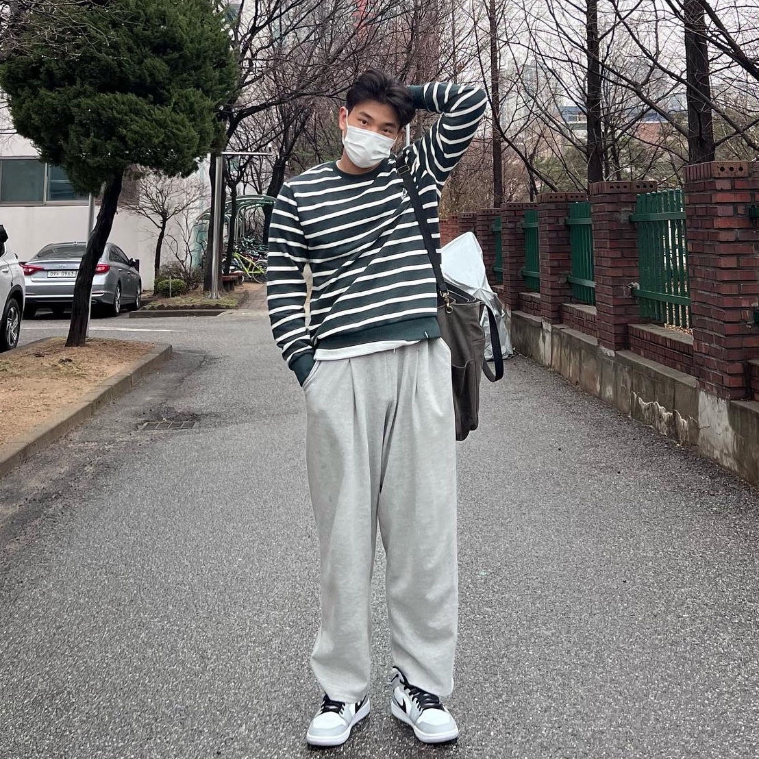Jordan 1 Mid Light Smoke Grey 착용 스타일 - 1