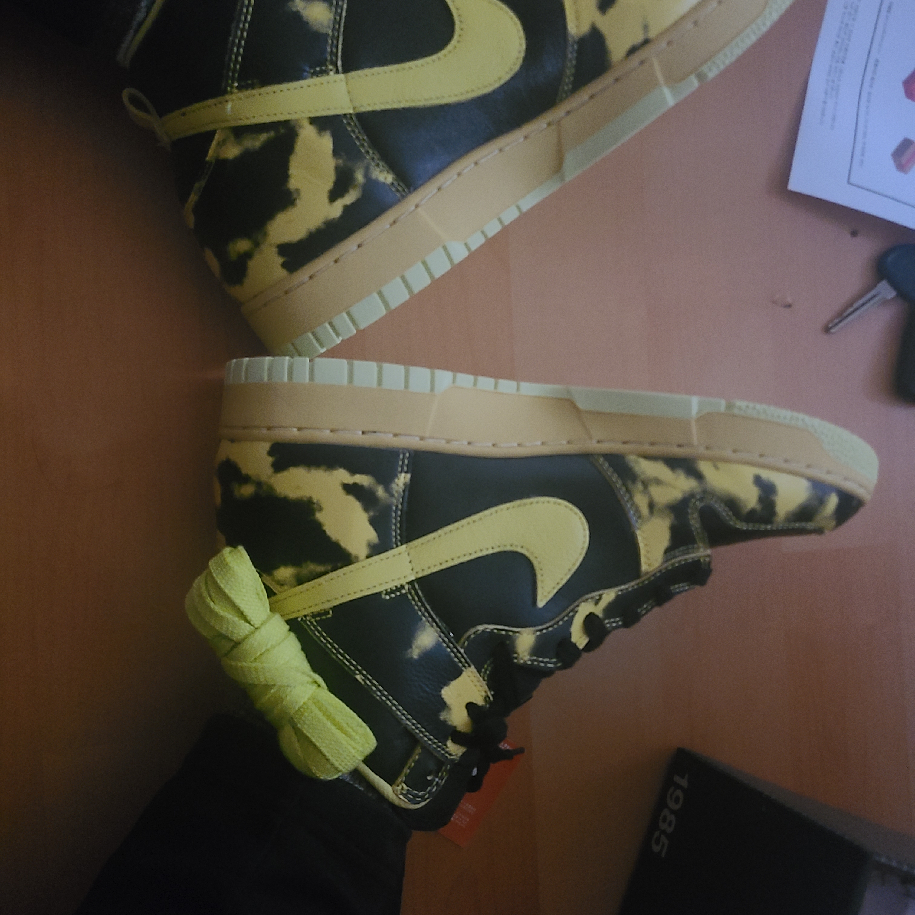 Nike Dunk High 1985 SP Yellow Acid Wash 착용 스타일