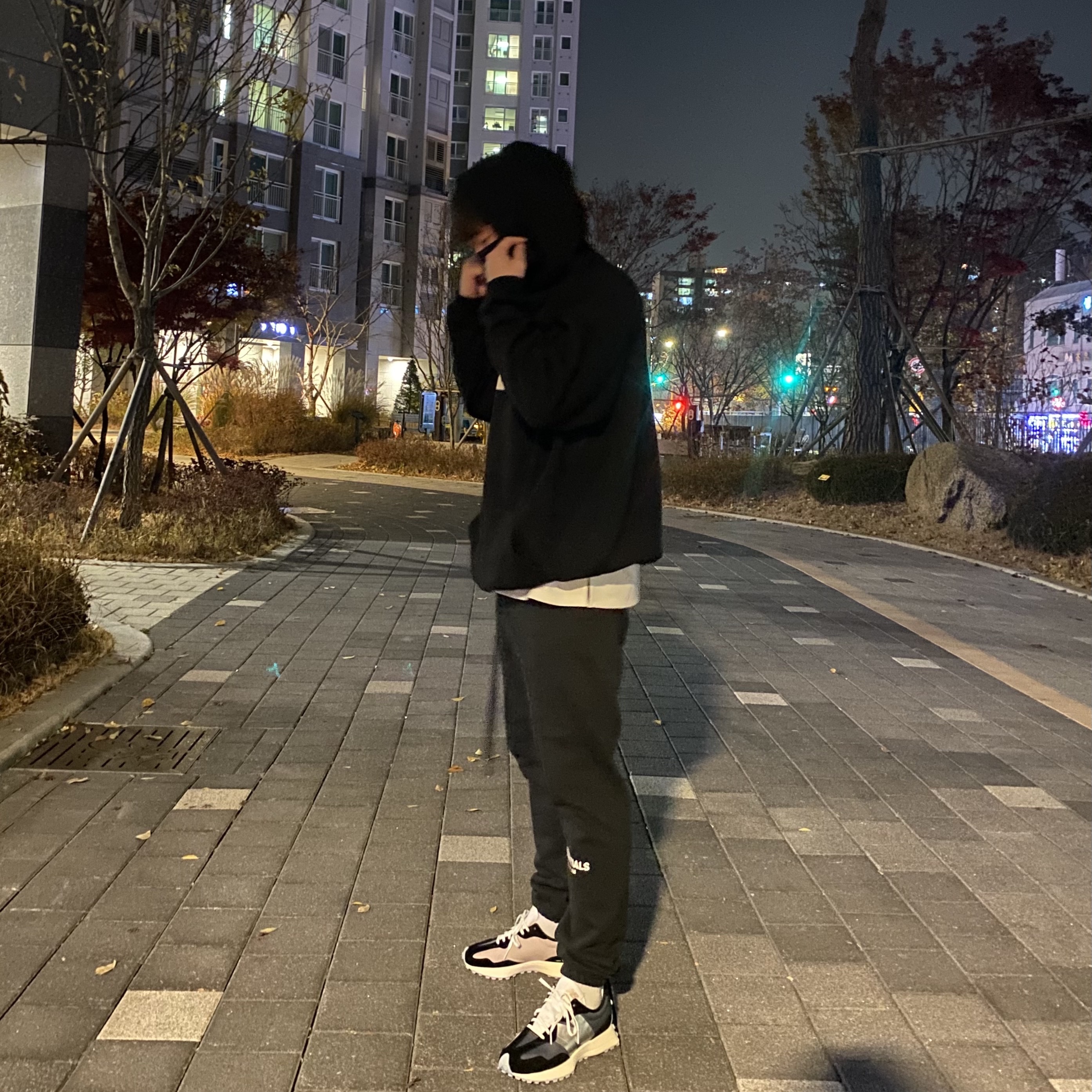 Essentials Sweatpants Dark Slate/Black 2020, Fear of God 7 Hoodie Vintage Navy 착용 스타일