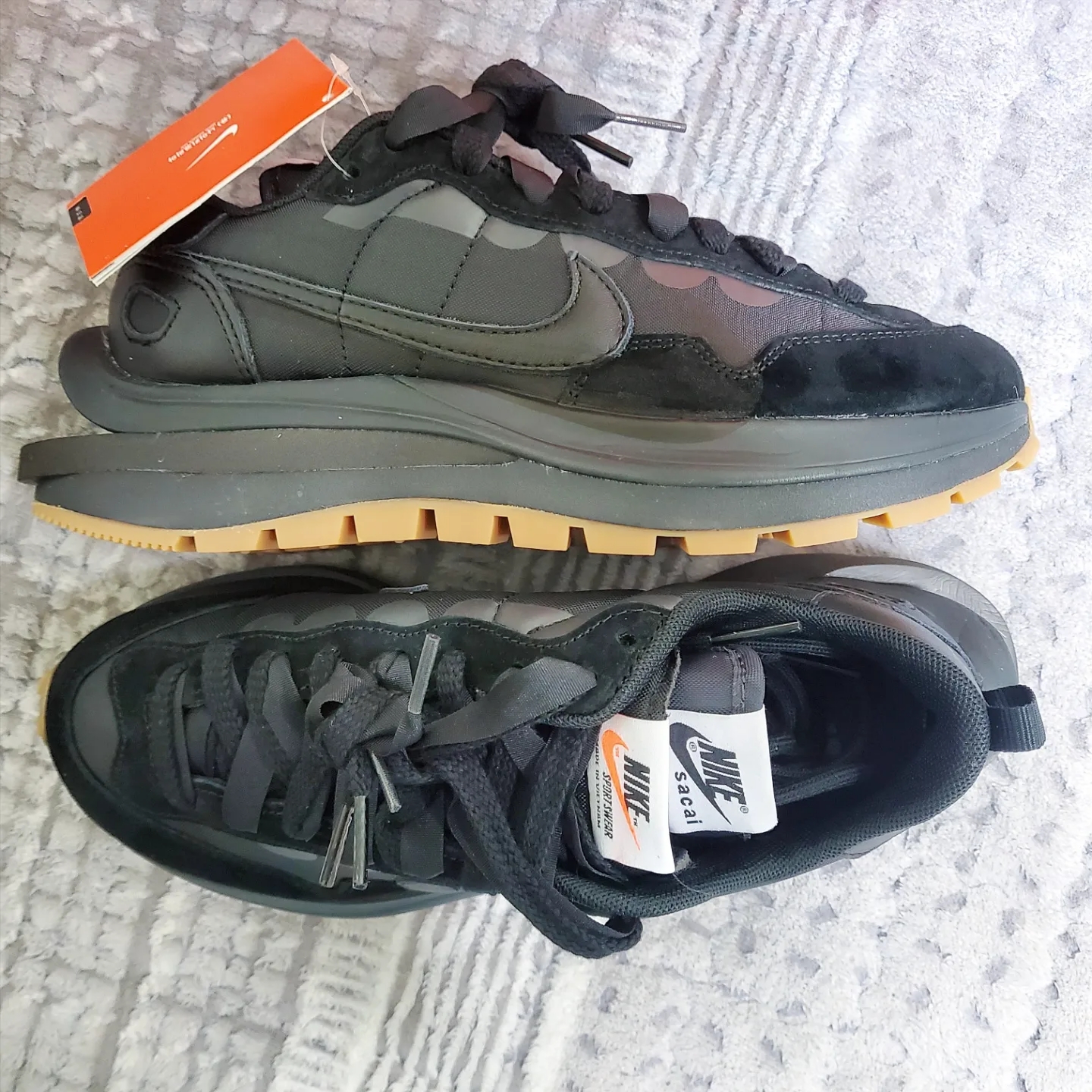 Nike x Sacai VaporWaffle Black and Gum 착용 스타일