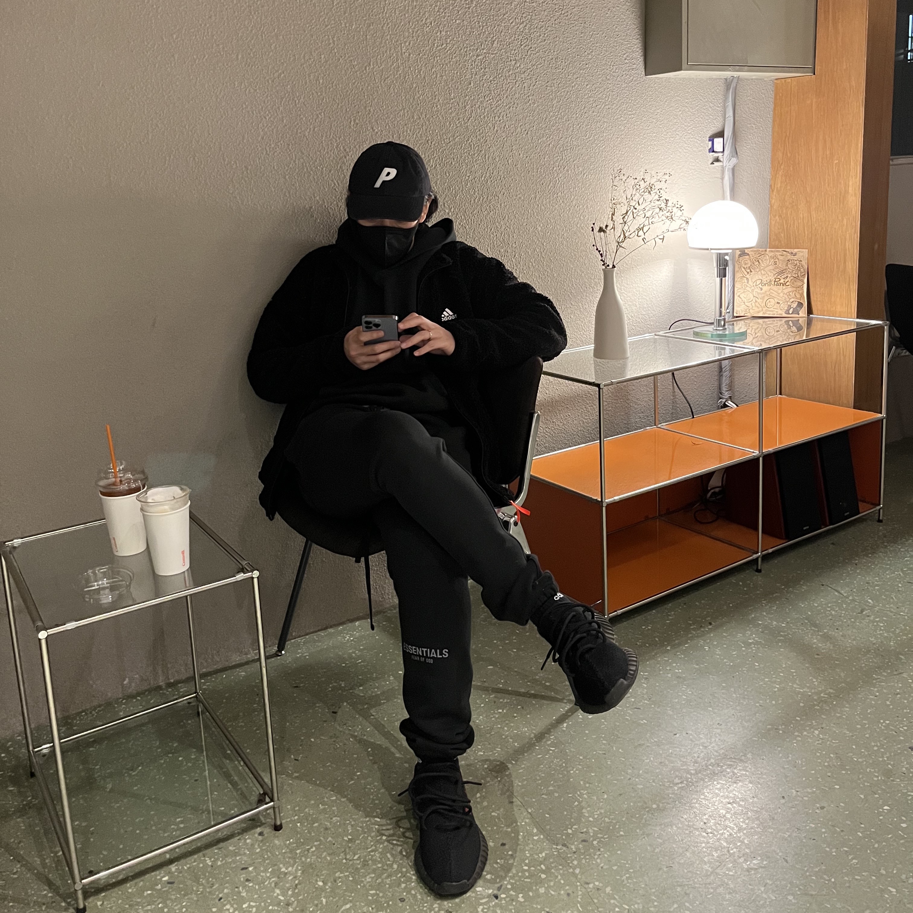 Essentials 3D Silicon Applique Pullover Hoodie Dark Slate/Black 2020, Essentials Sweatpants Dark Slate/Black 2020 착용 스타일