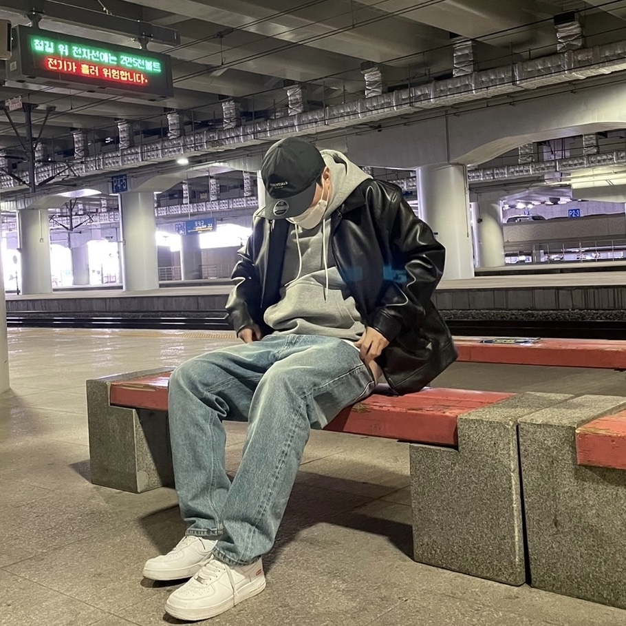 Nike x Supreme Air Force 1 Low White, Essentials x New Era Retro Crown Strapback Black 착용 스타일