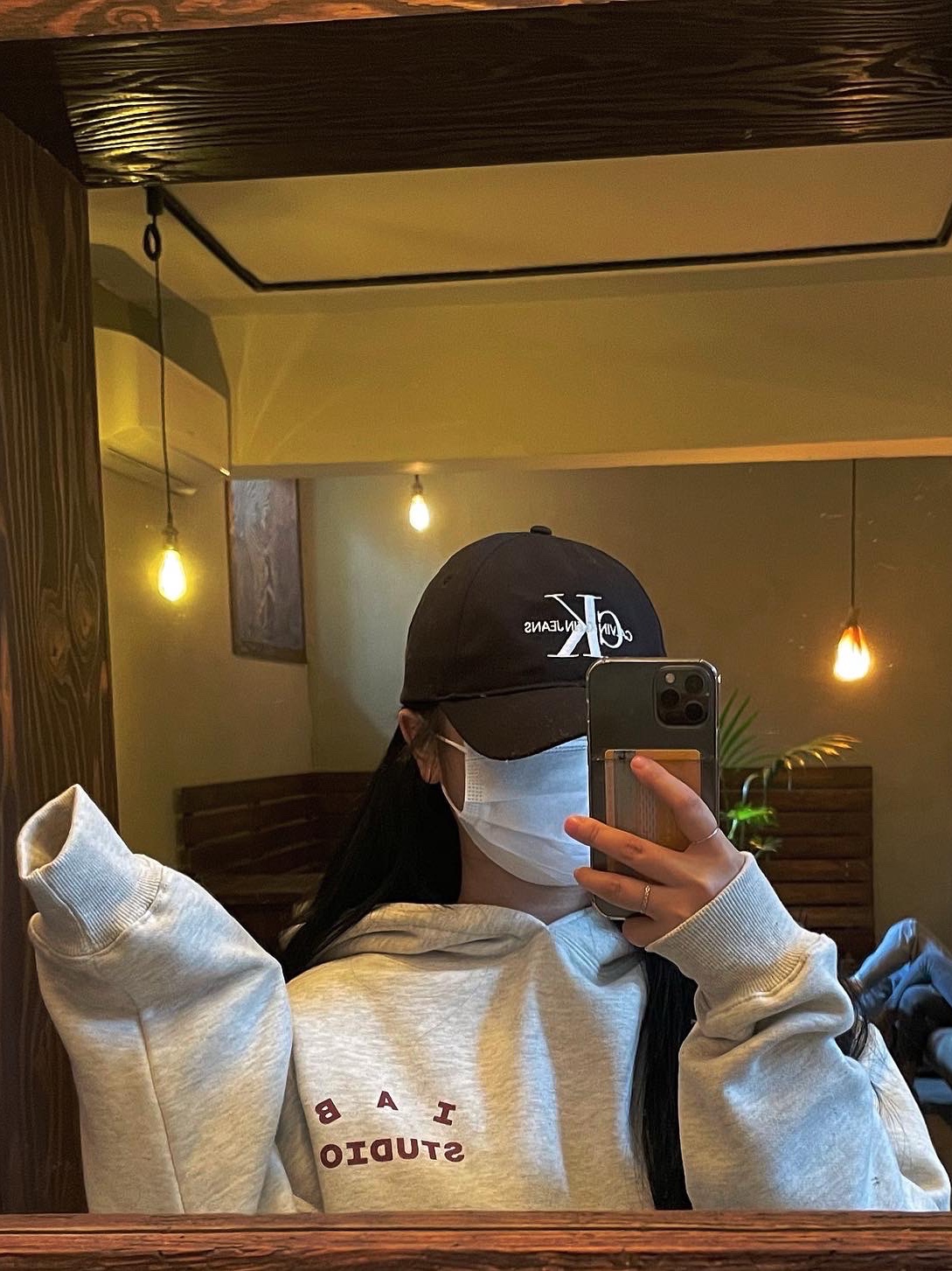 IAB Studio Hoodie Oatmeal Burgundy, Jordan 1 Mid Gym Red Black White 착용 스타일 - 4