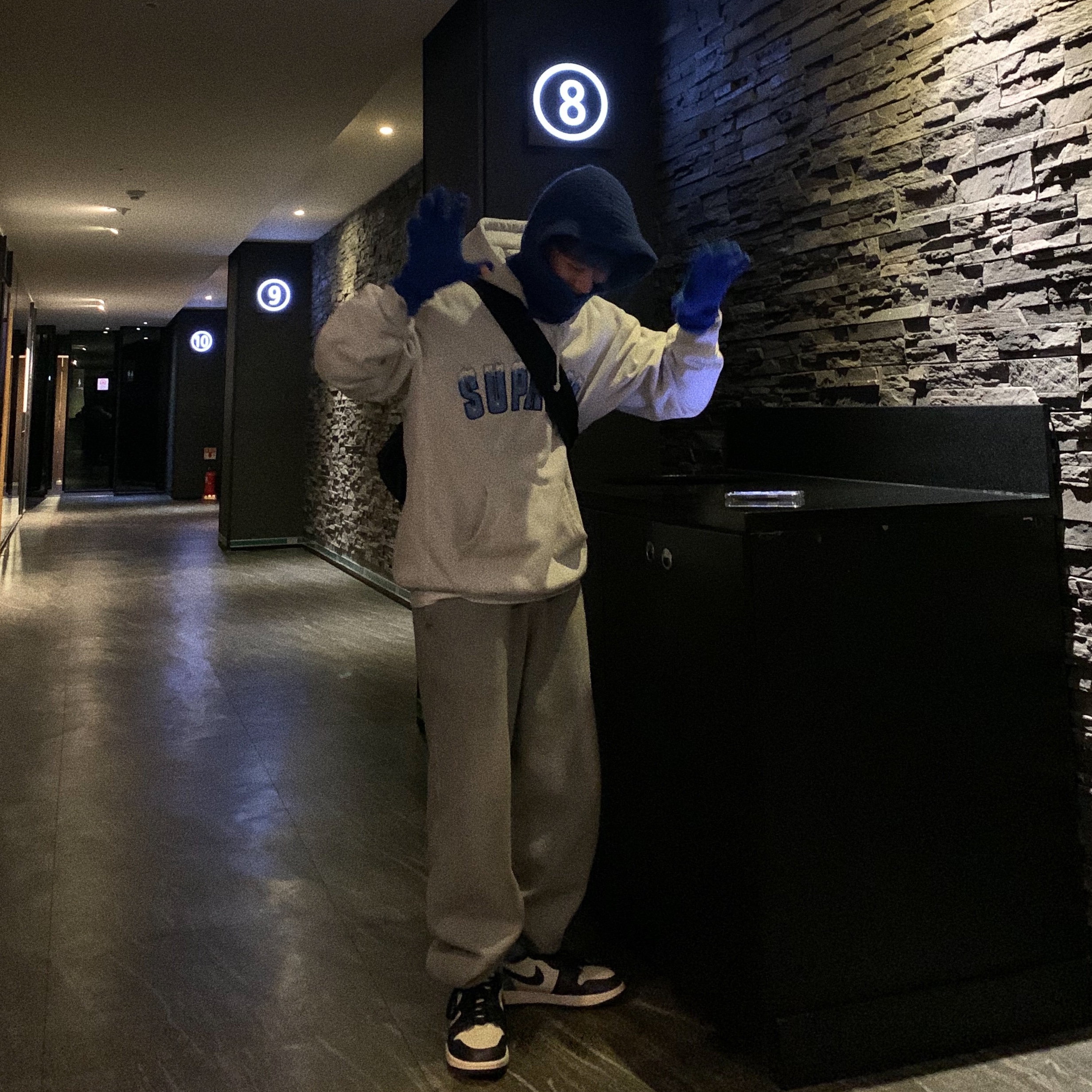 Supreme Icy Arc Hooded Sweatshirt Ash Grey - 20FW, Jordan 1 Retro High Obsidian UNC 착용 스타일